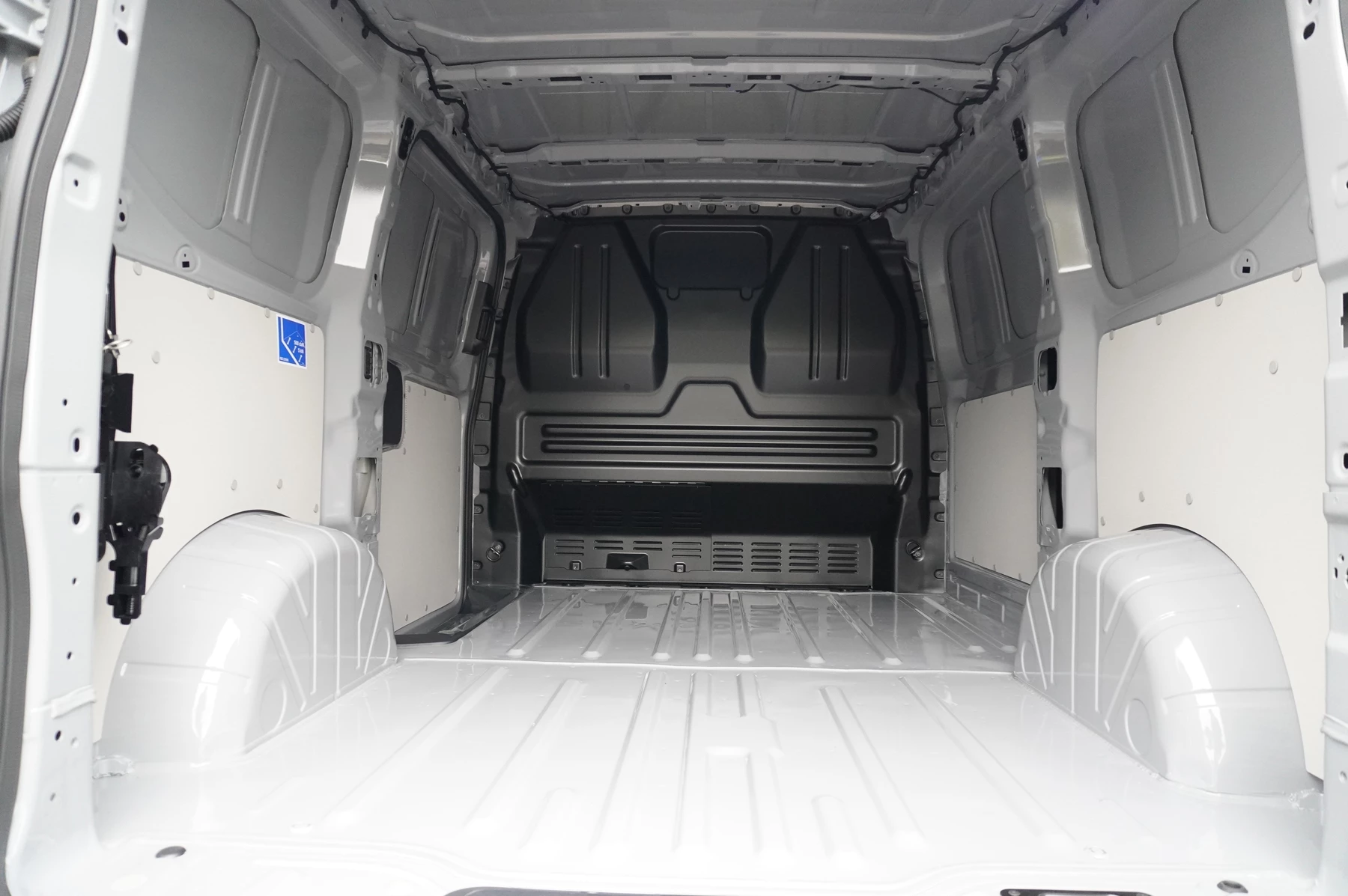 Volkswagen-Transporter-image-7