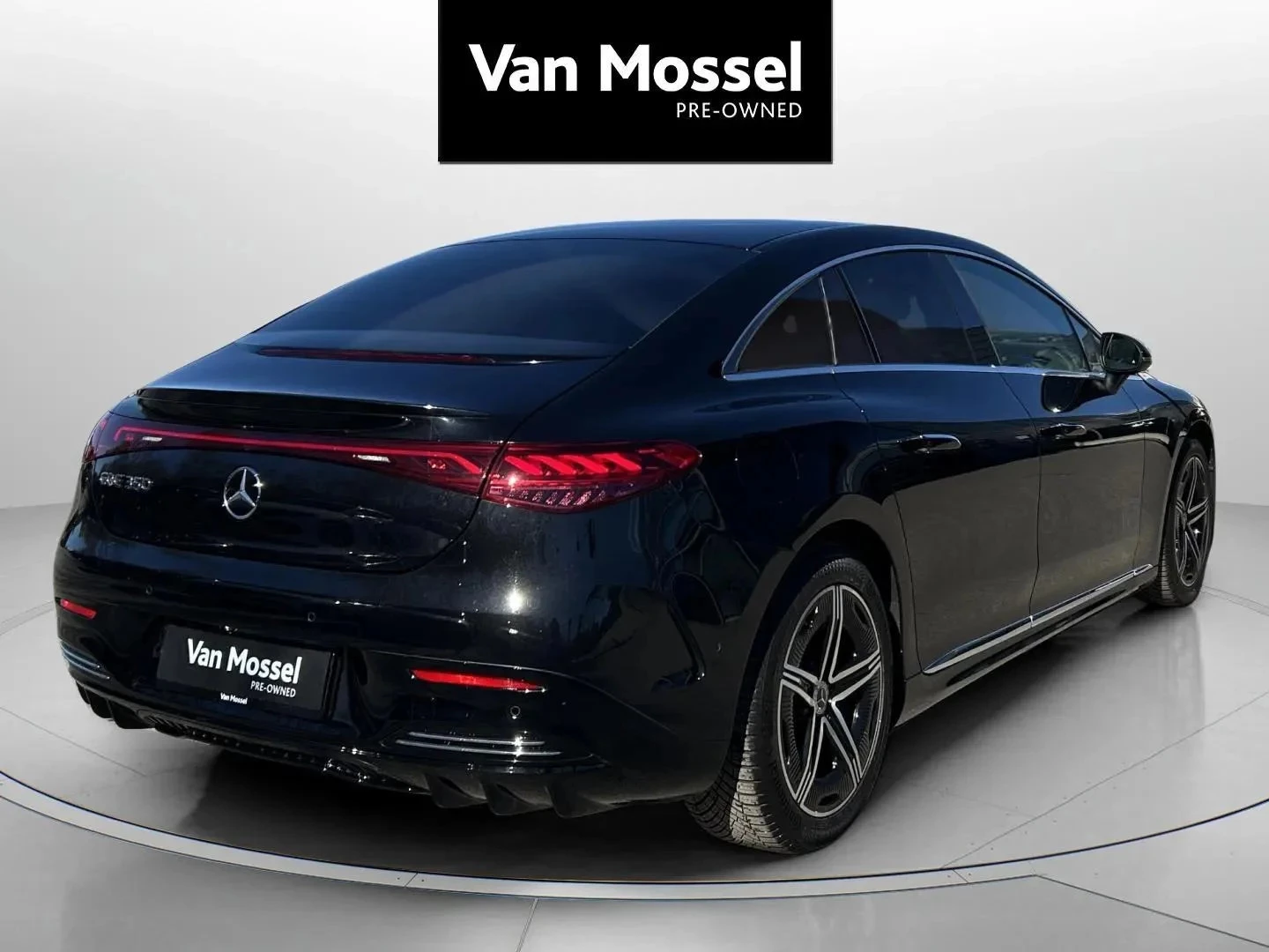 Mercedes-Benz-EQE-image-4