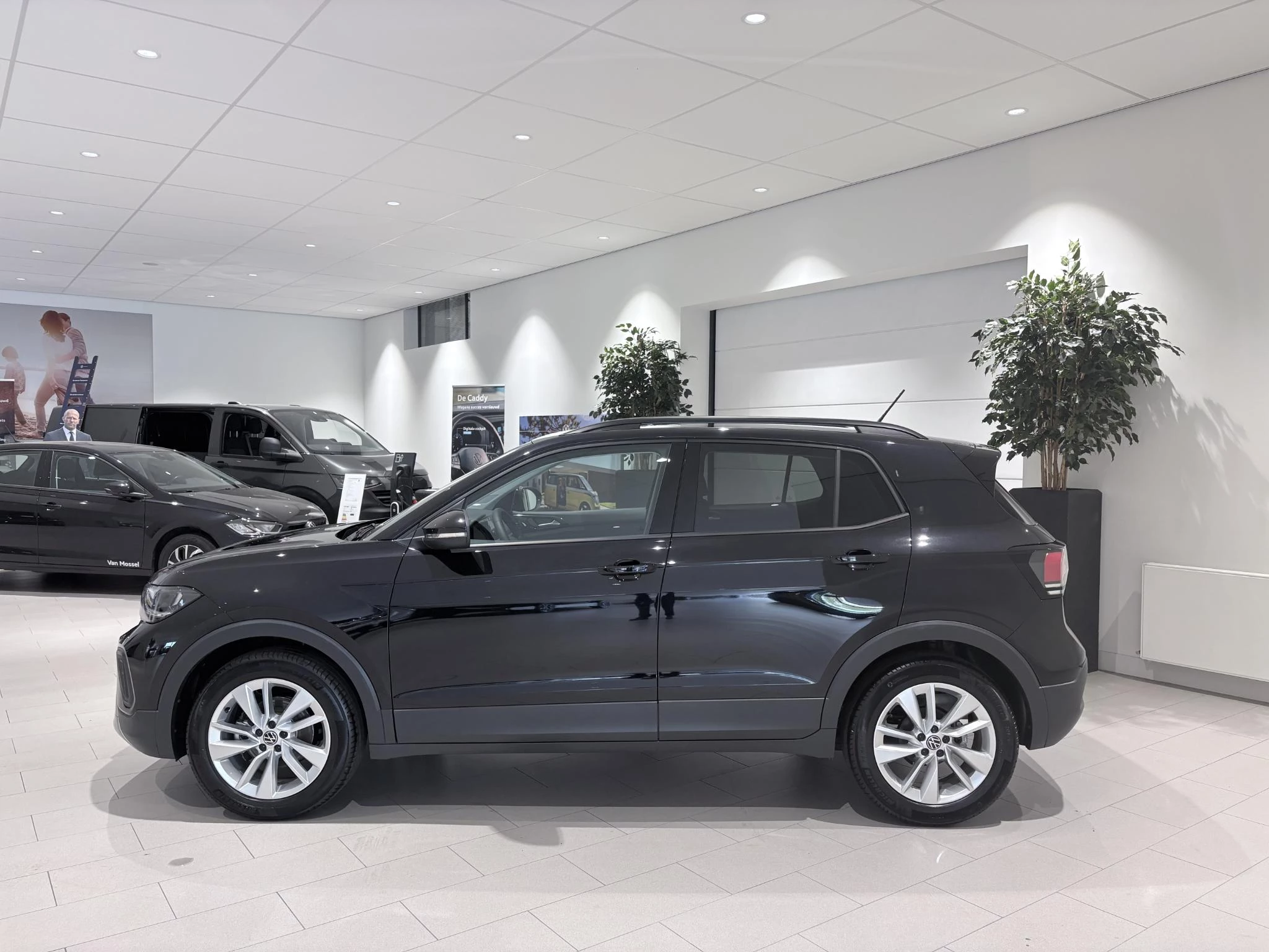Volkswagen-T-Cross-image-2