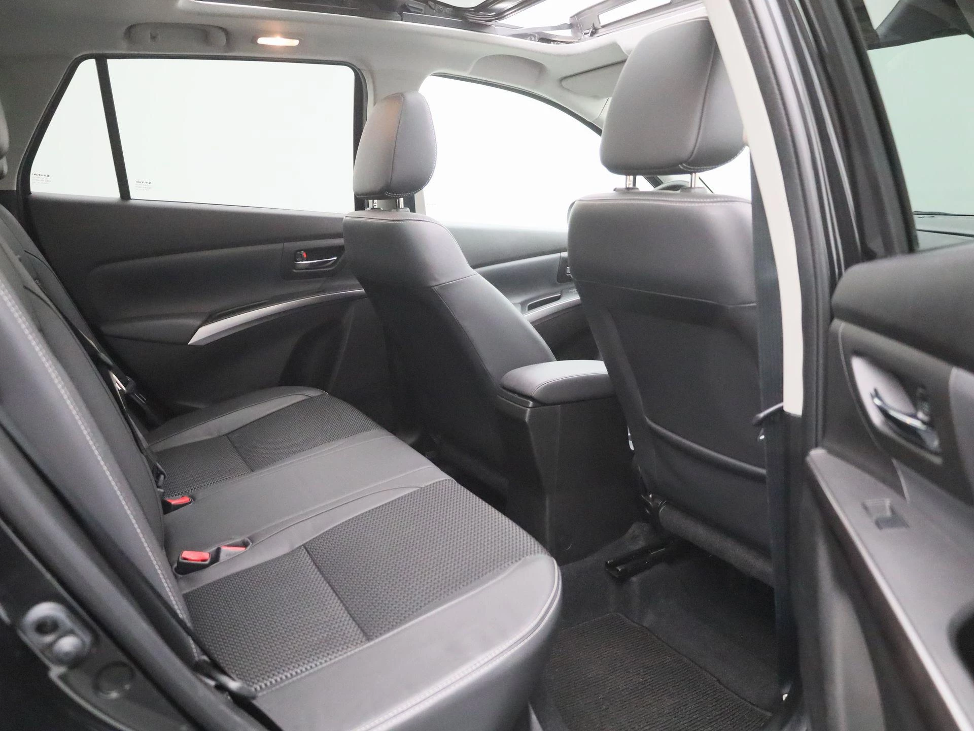 Suzuki-S-Cross-image-33
