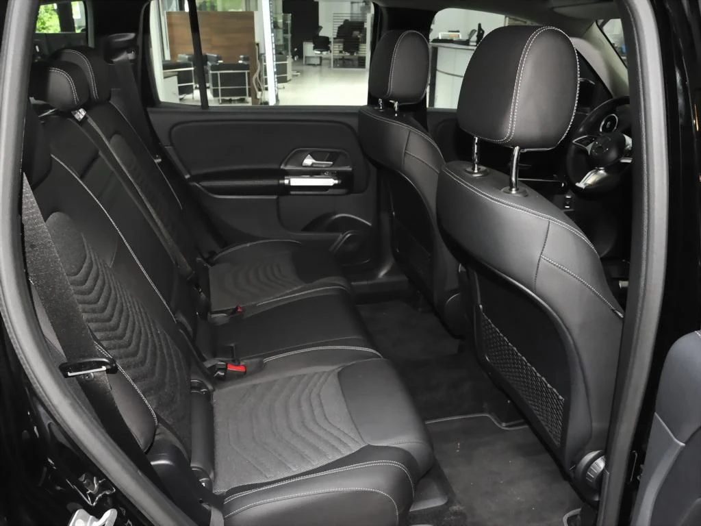 Mercedes-Benz-GLB 200 d-image-12