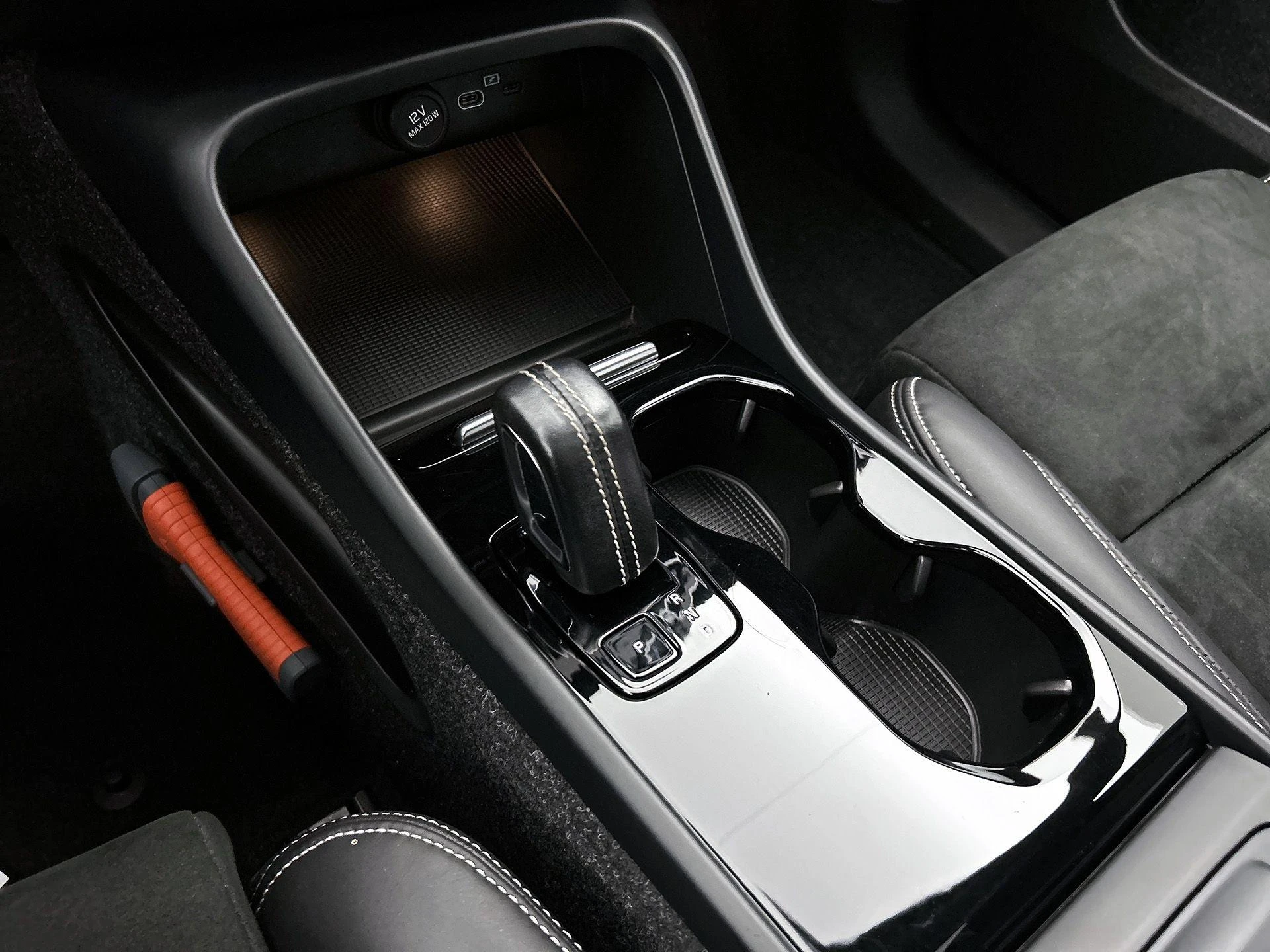Volvo XC40 Recharge P8 AWD R-Design