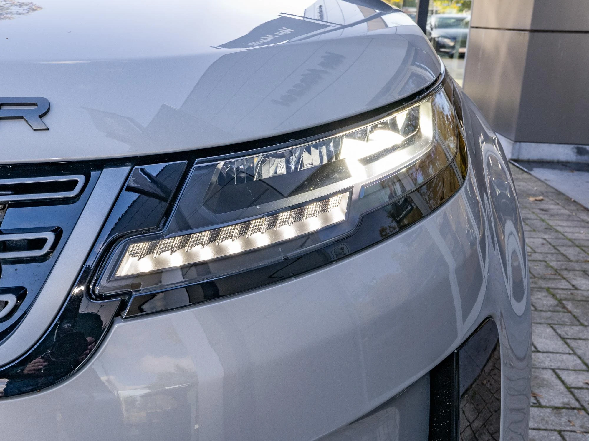 Land Rover-Range Rover Evoque-image-19