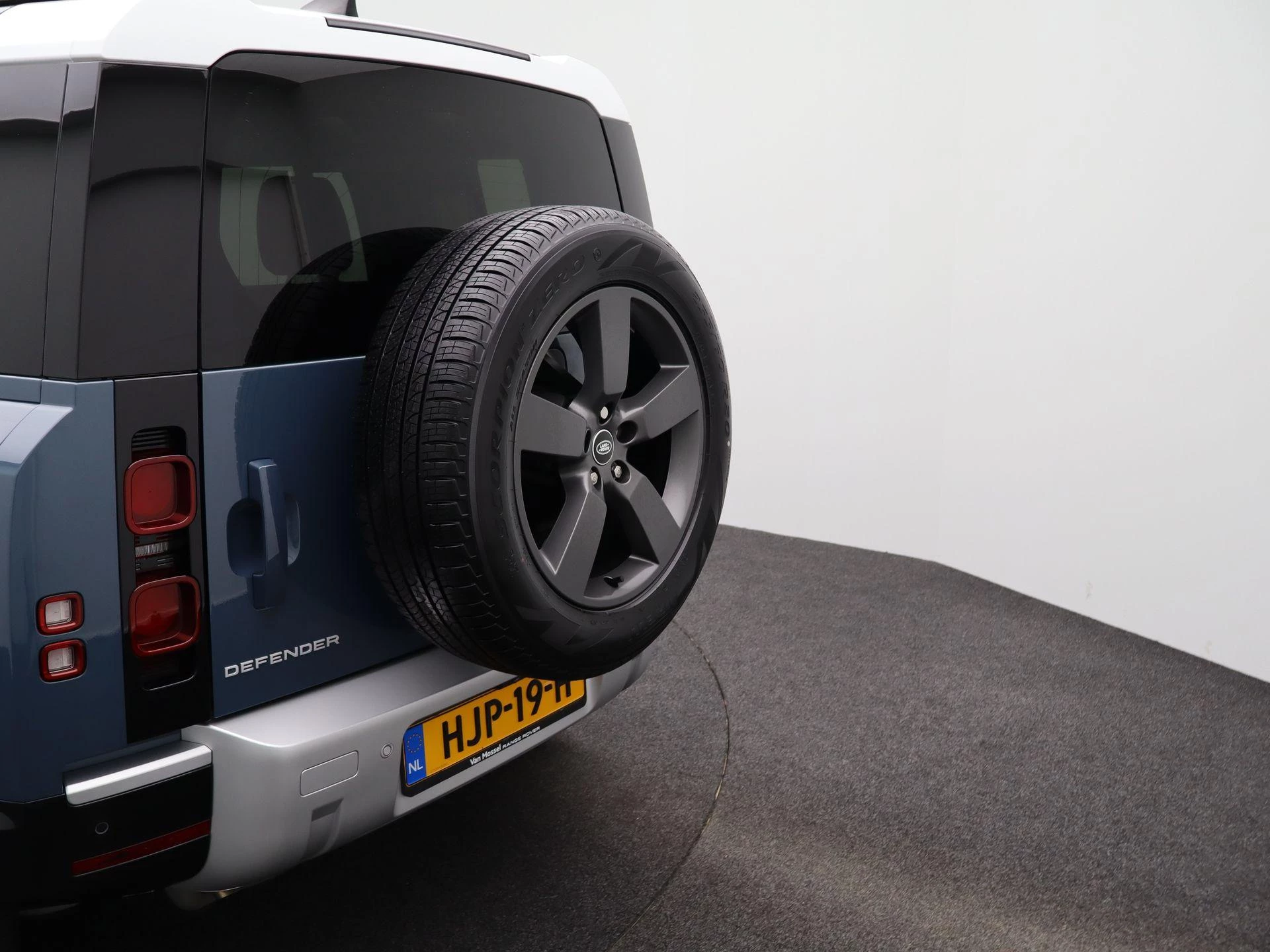 Land Rover-Defender-image-40