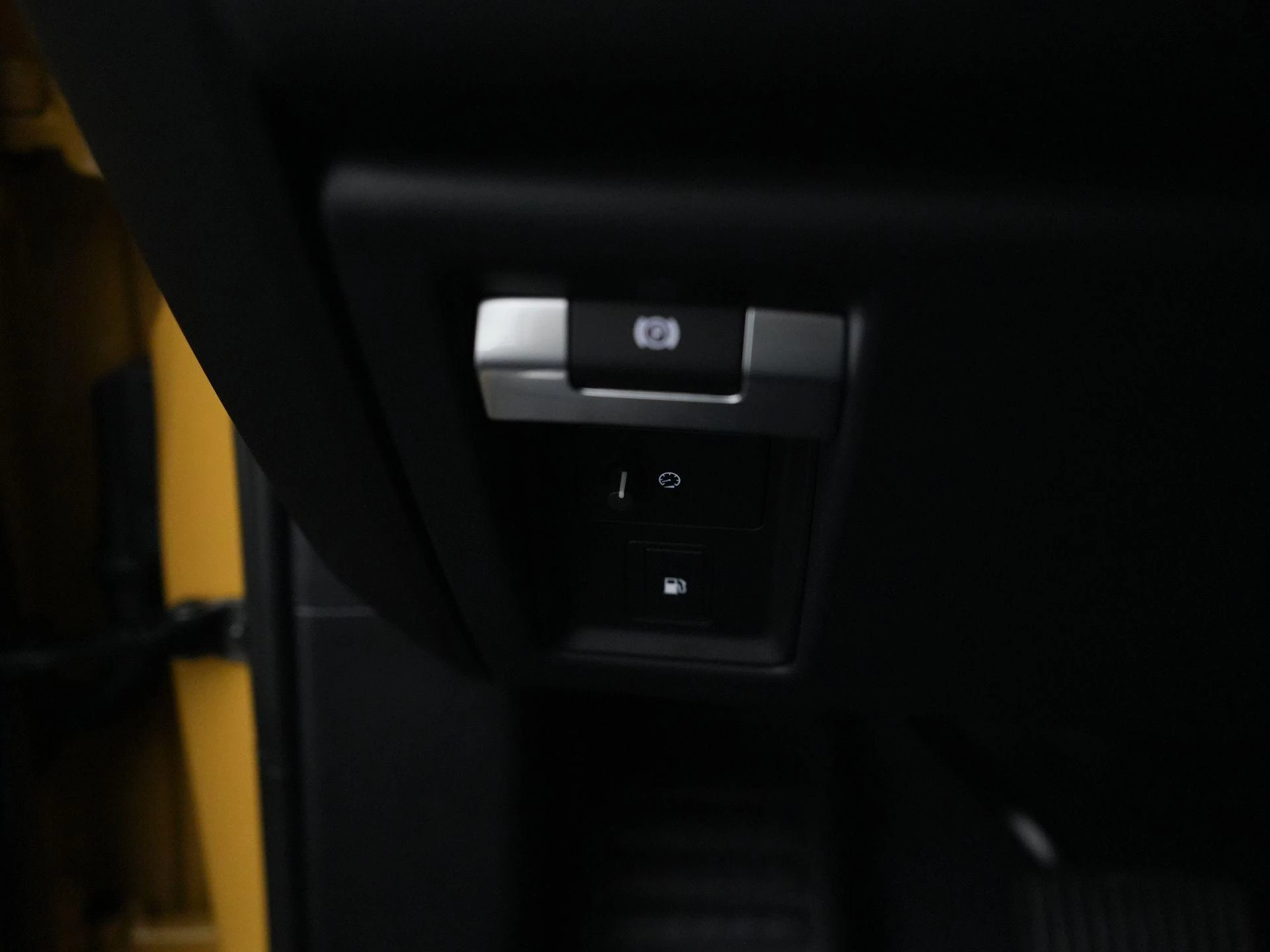 Land Rover-Defender-image-15