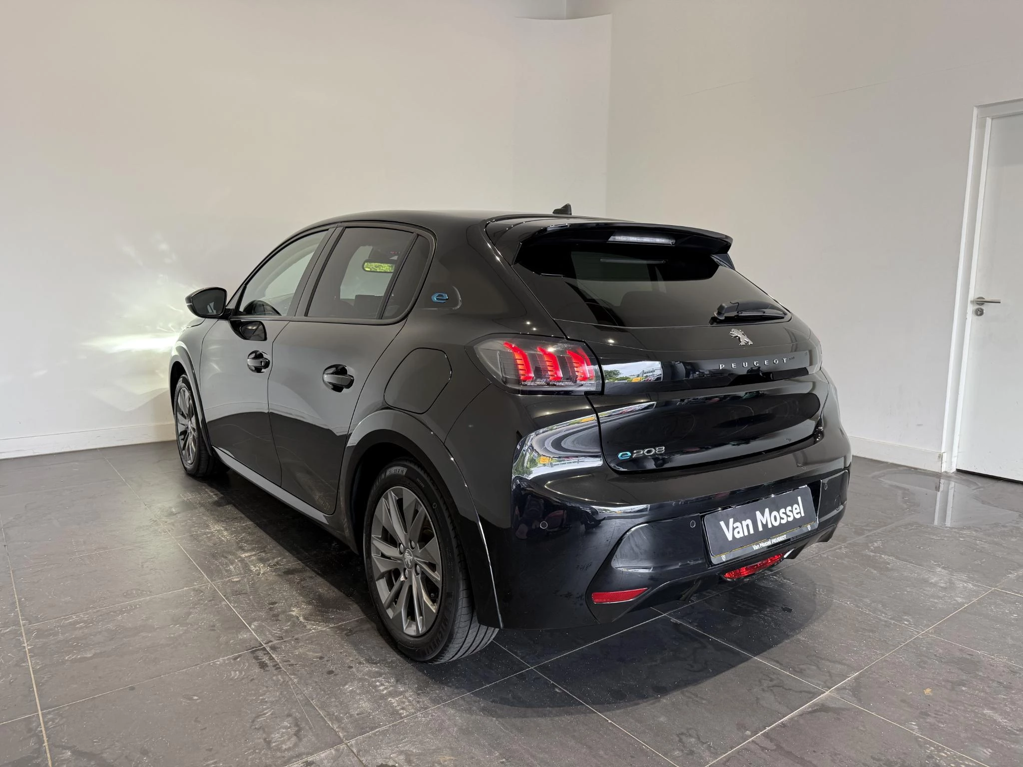 Peugeot e-208