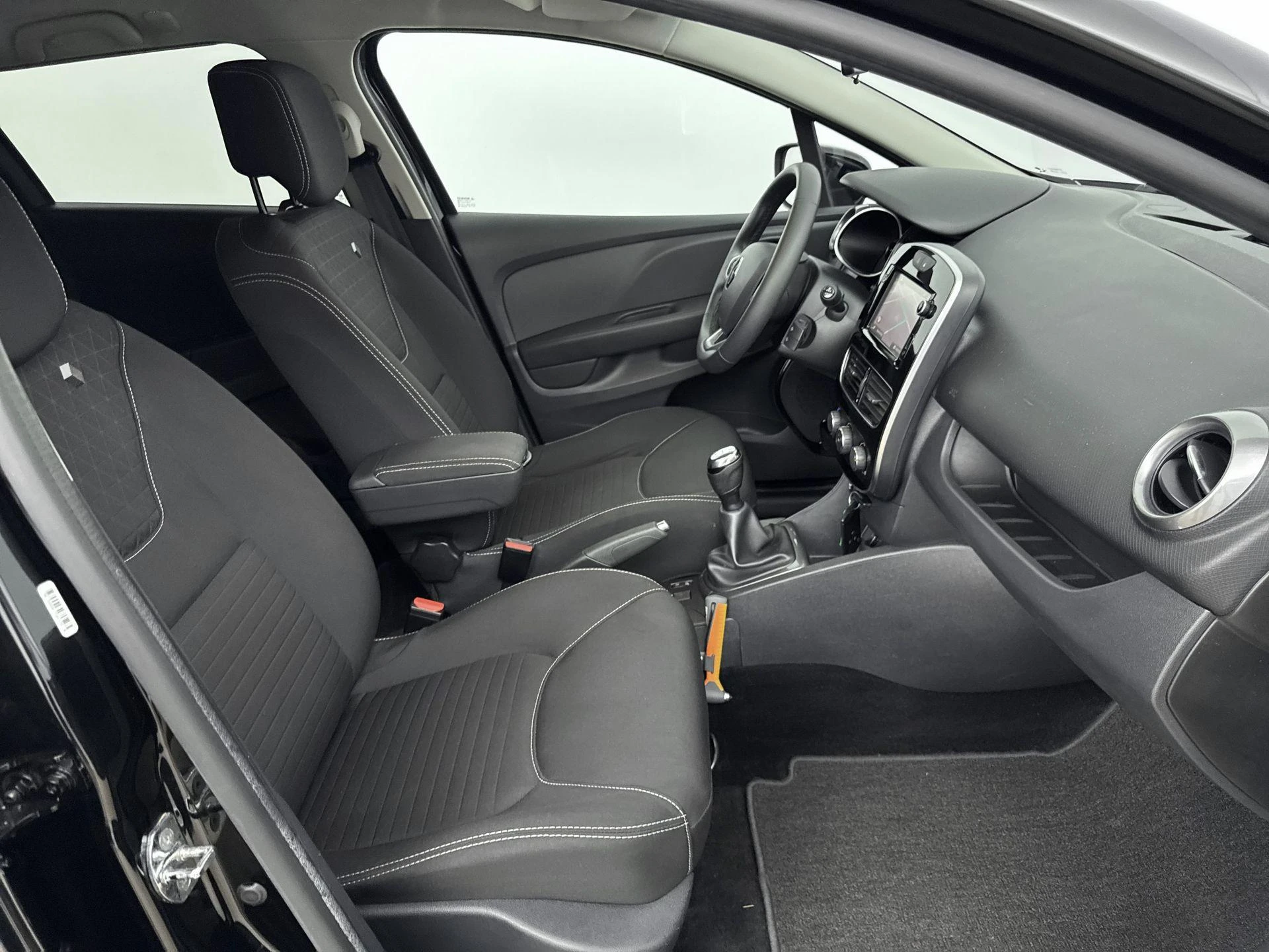 Renault-Clio-image-23