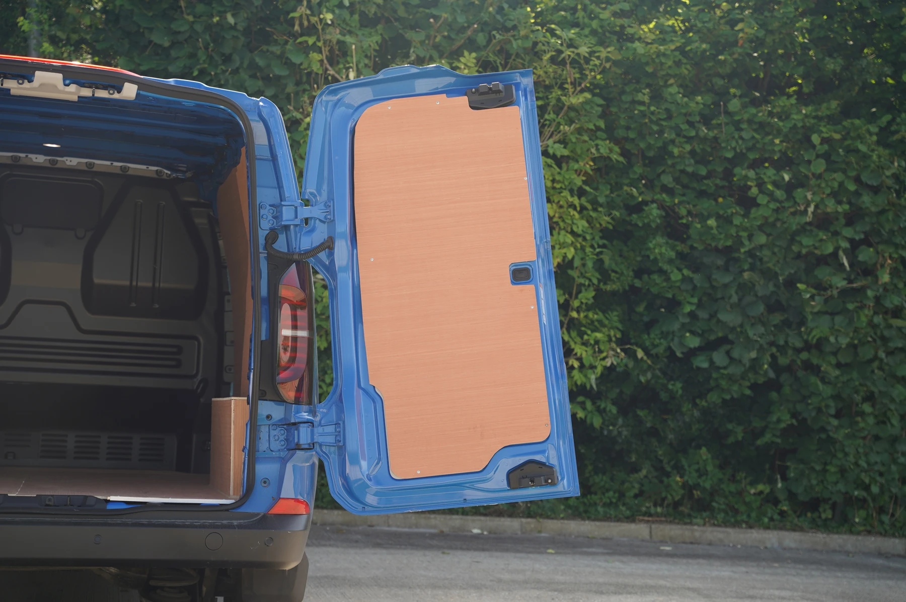 Volkswagen-Transporter-image-29