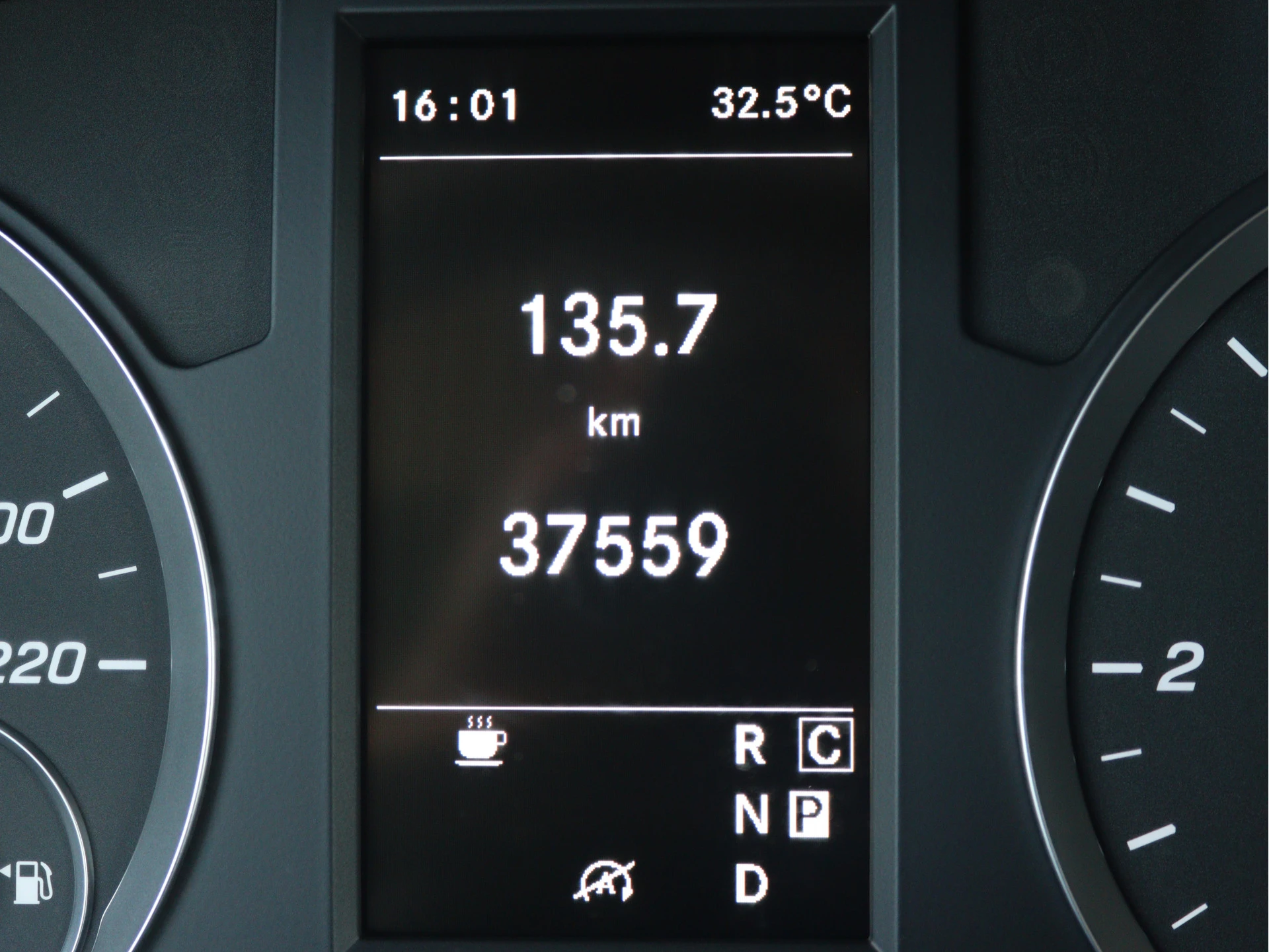 Mercedes-Benz-Vito-image-5
