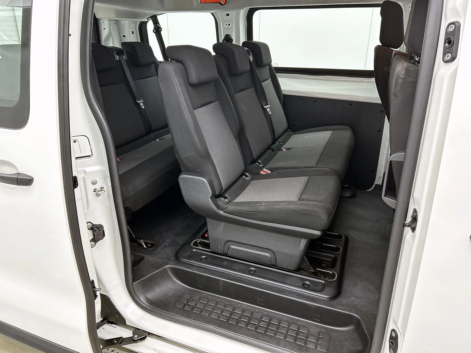 Opel-Vivaro-e-image-25