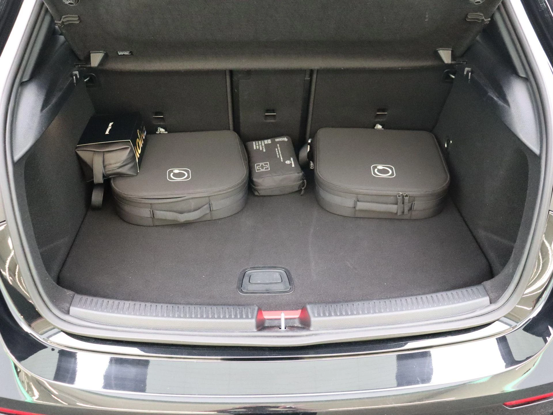 Mercedes-Benz A-Klasse 250 e AMG Line + PANO DAK + MULTIBEAM LED + CARPLAY +