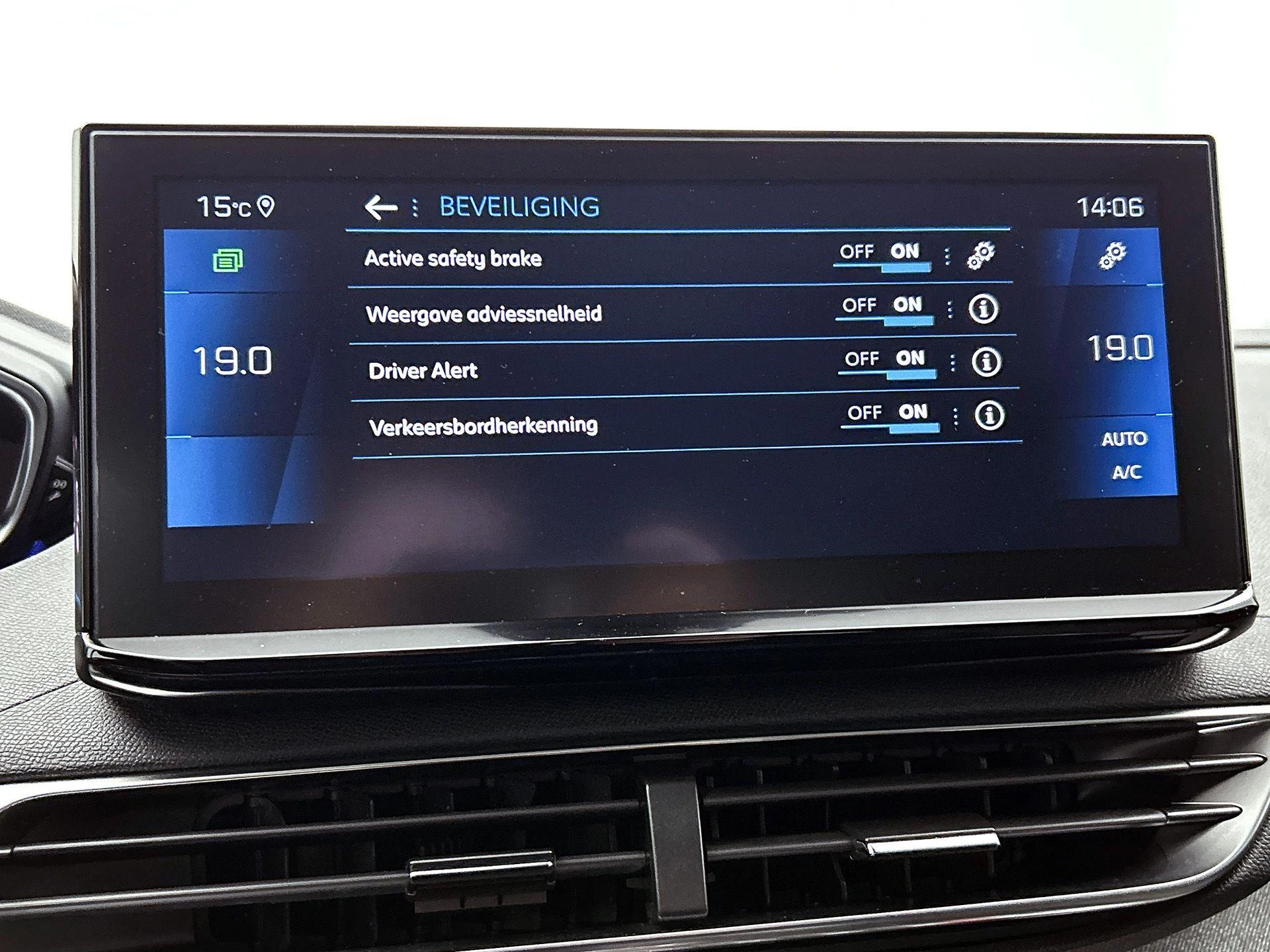 Peugeot-5008-image-15