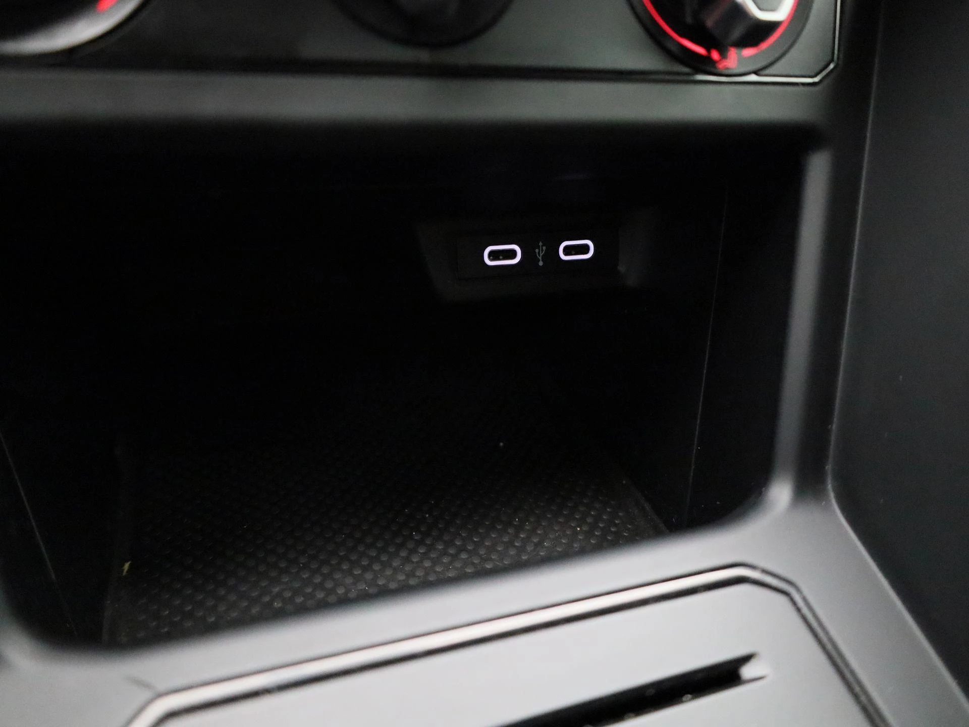 Volkswagen-Polo-image-24