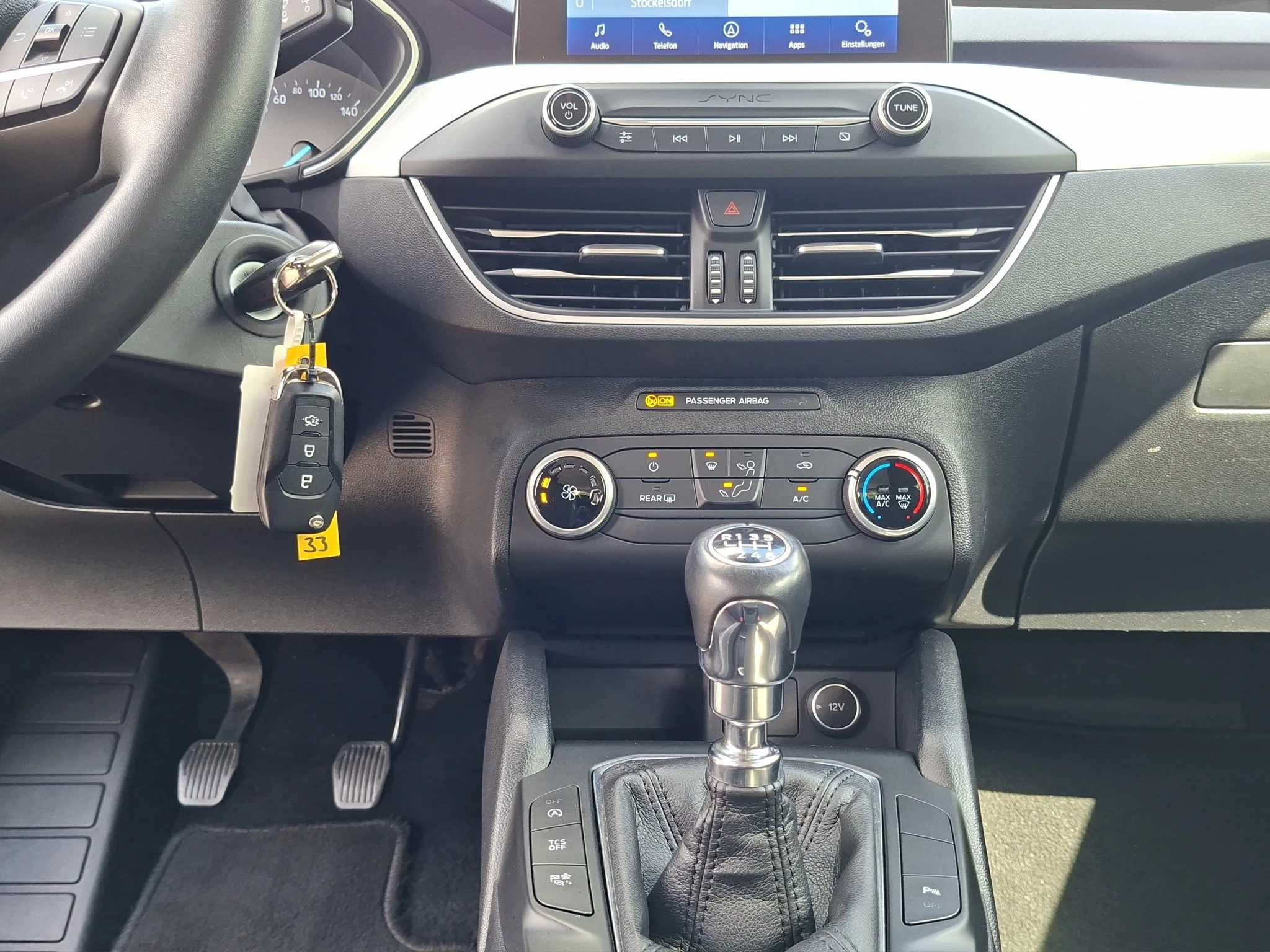 Ford Focus Cool & Connect Limousine 1.5 EB LED | AHK | PDC | Navi | LMF | BT