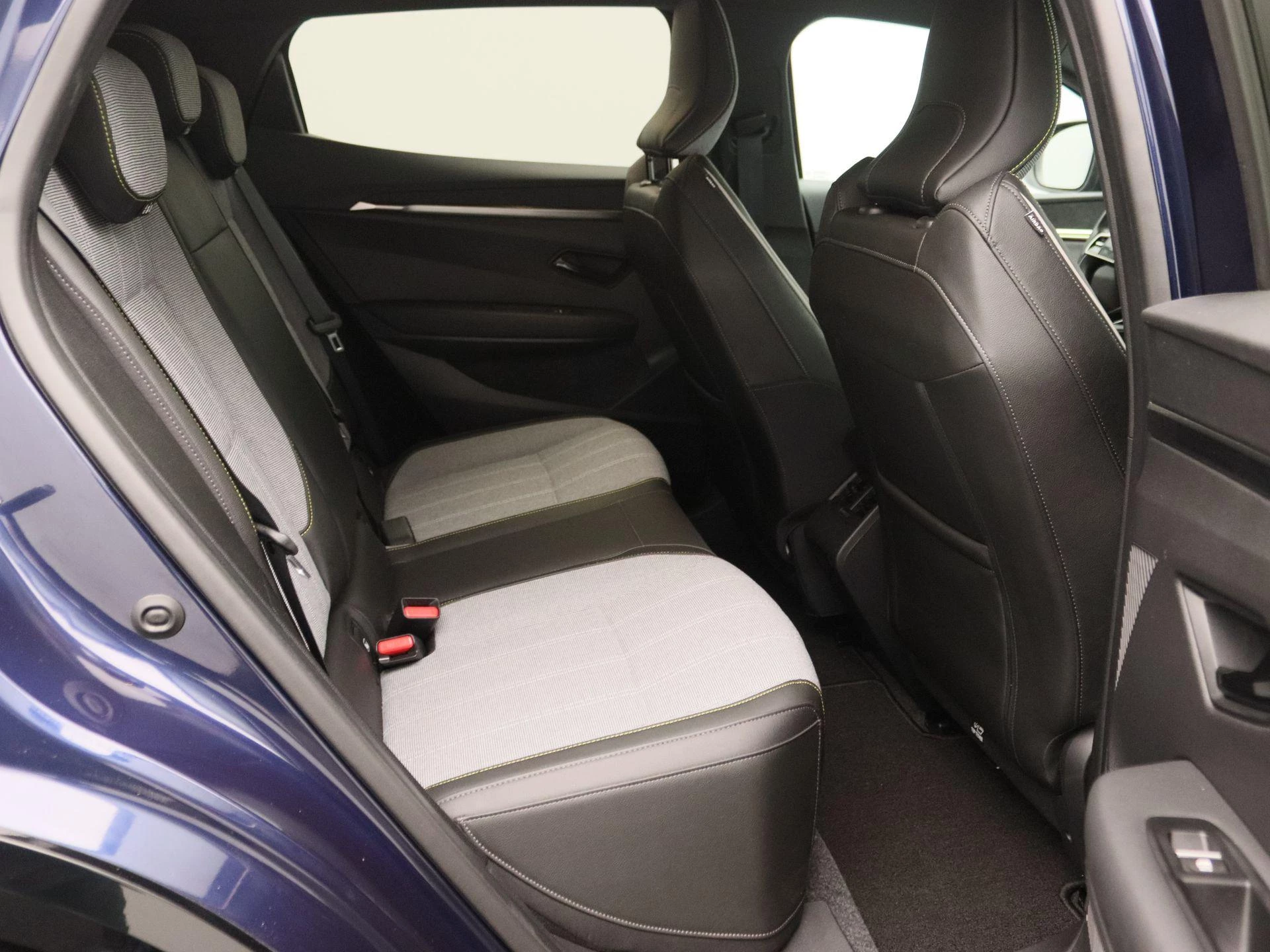 Renault-Megane E-Tech-image-23