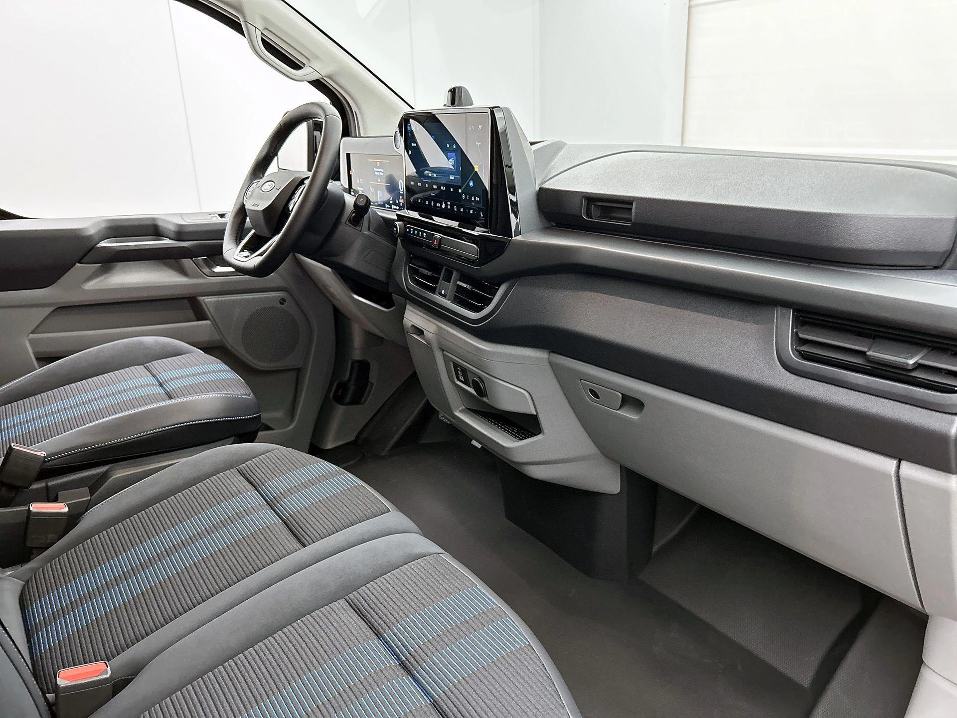 Ford-Transit Custom-image-19
