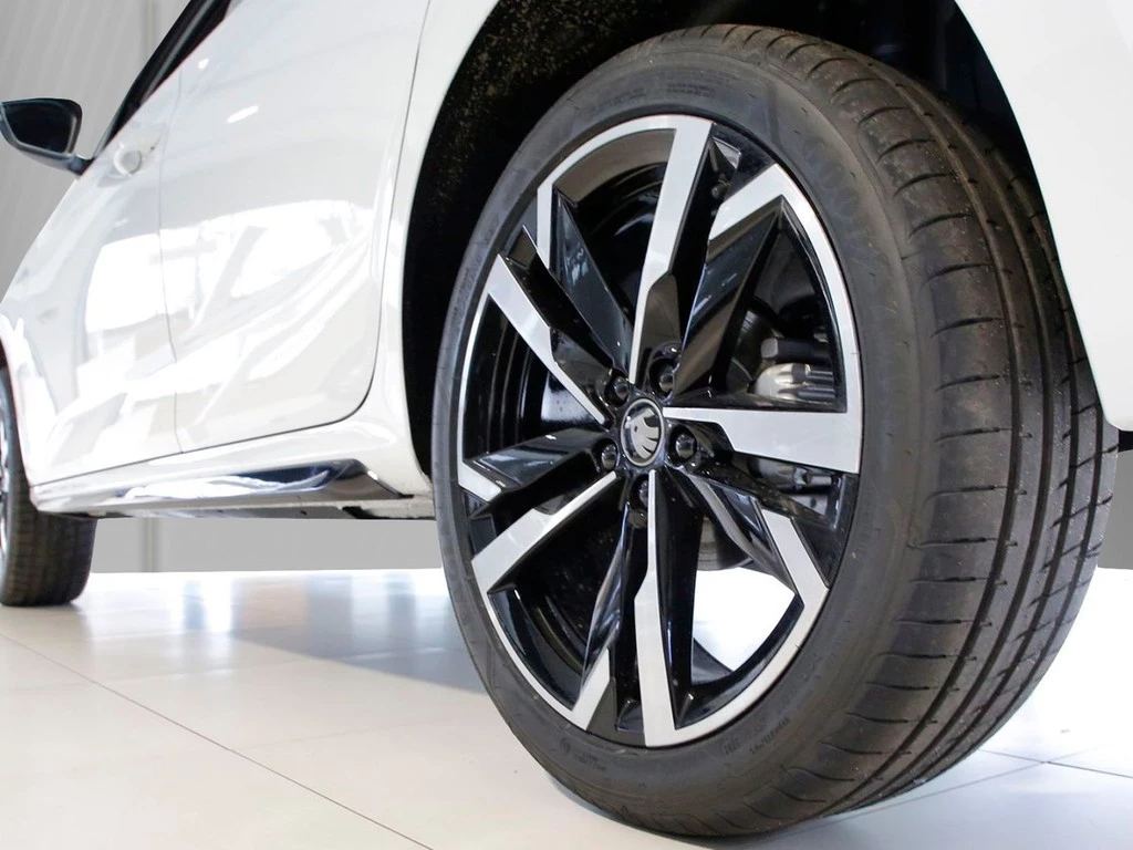 Škoda Kamiq Monte Carlo 1.5 UPE 44.560 AHK Infotain