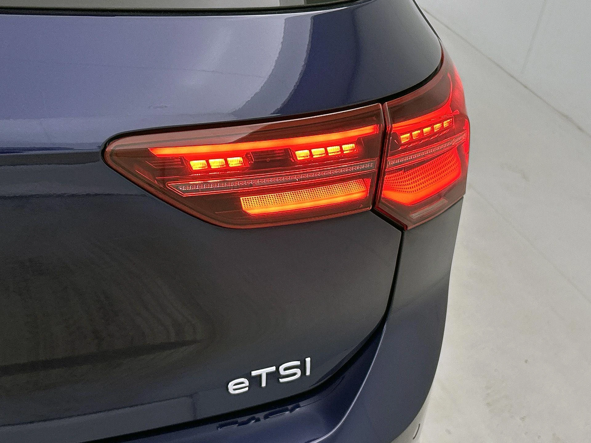 Volkswagen-Golf-image-14