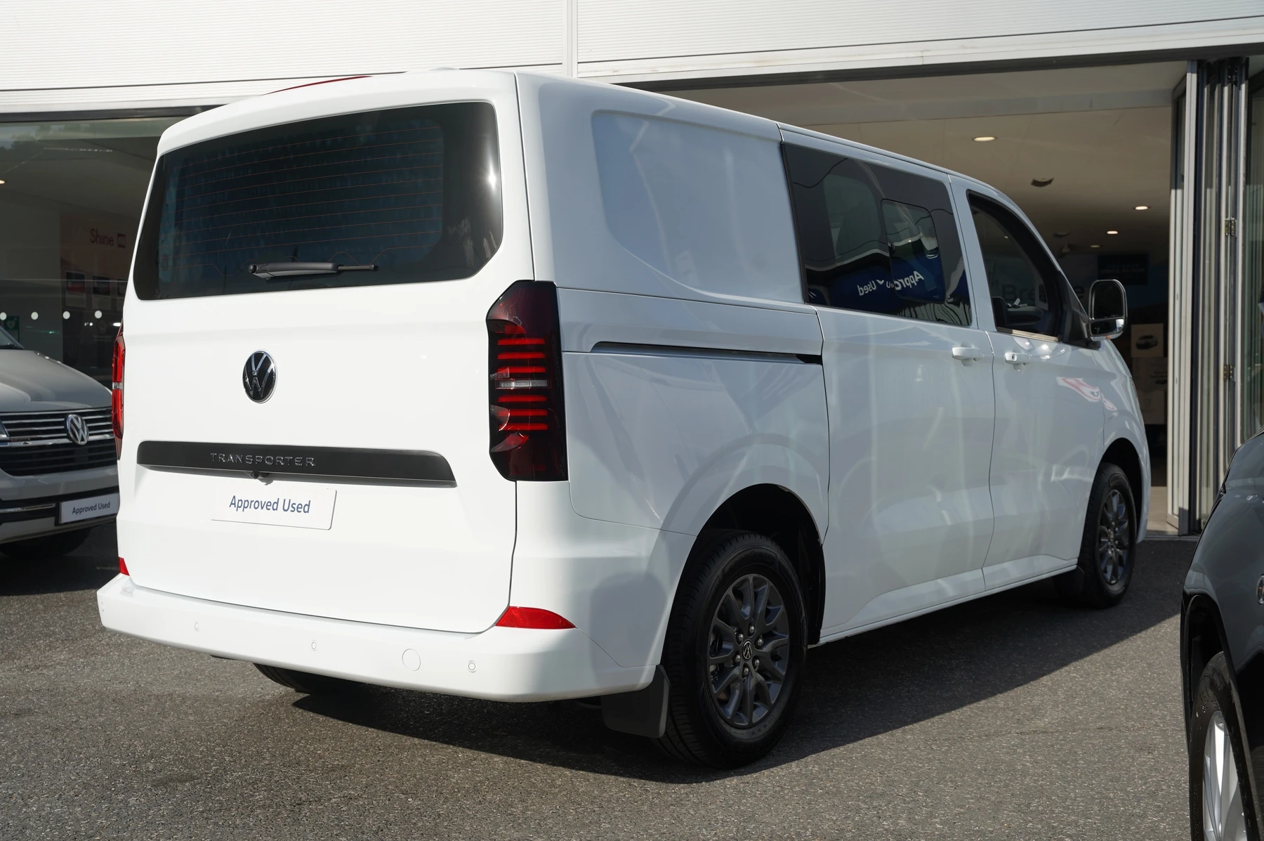 Volkswagen-Transporter-image-13