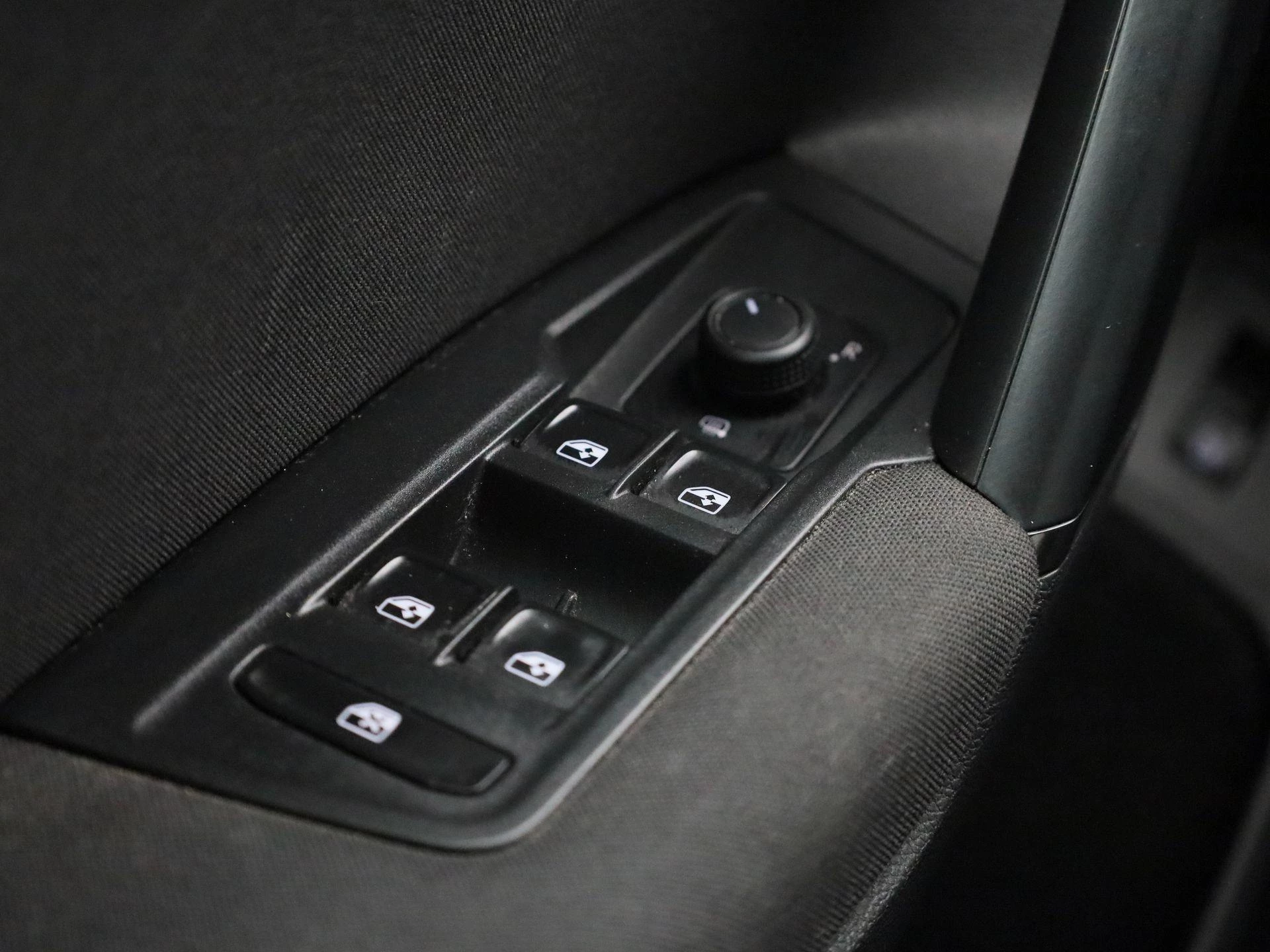 Volkswagen-Tiguan-image-29