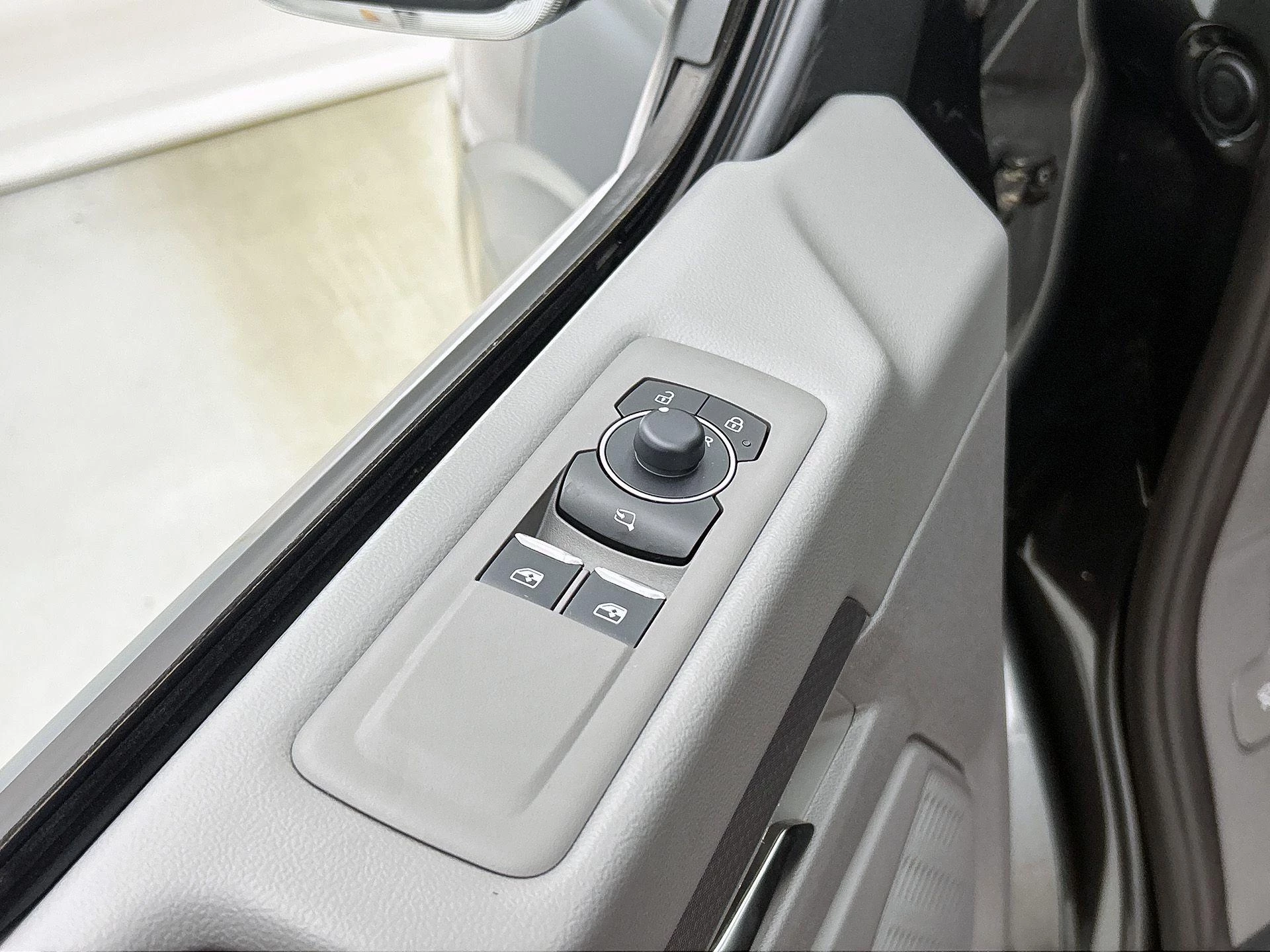 Volkswagen e-Transporter Bulli L2H1 218PK