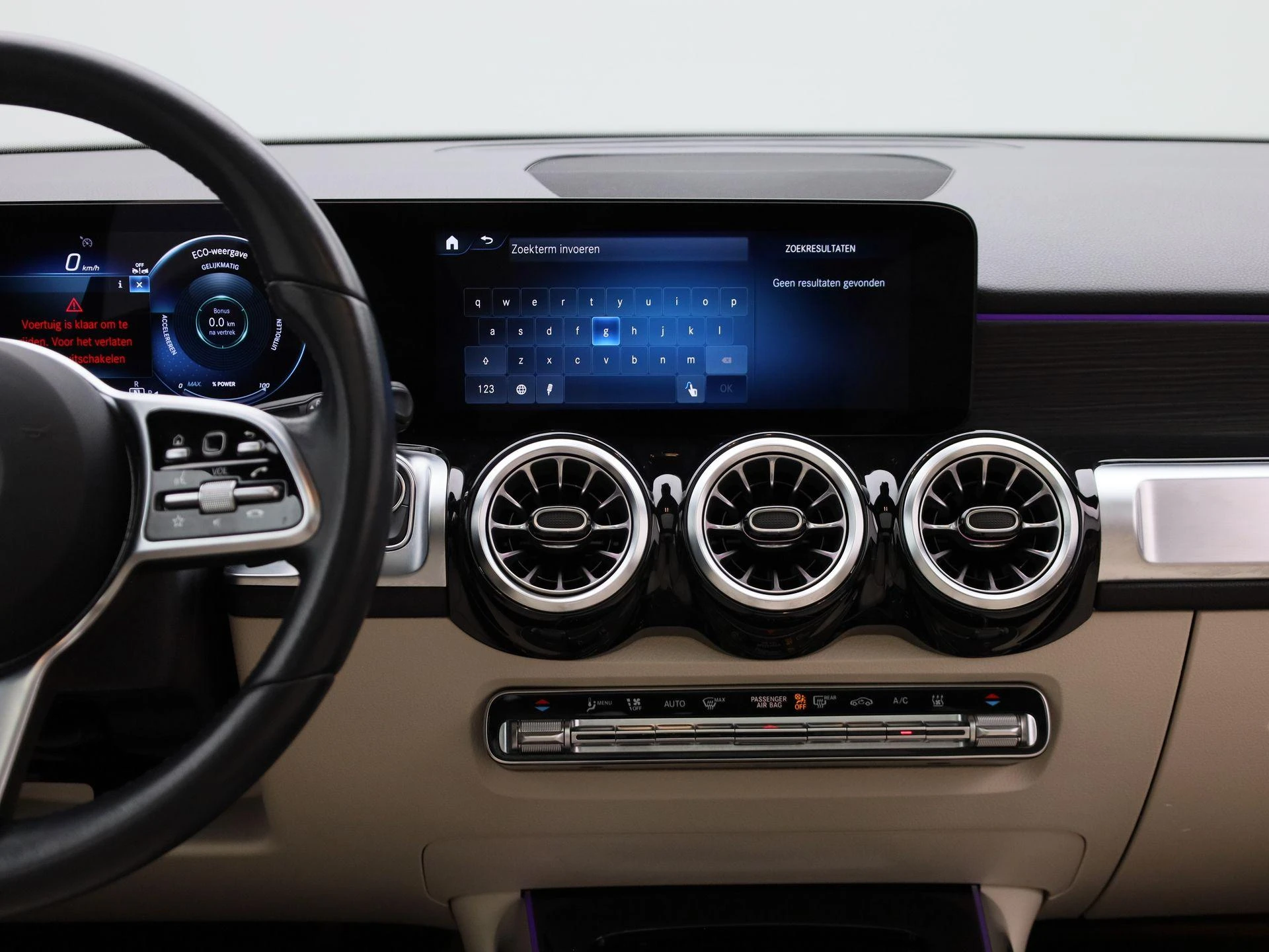 Mercedes-Benz-EQB-image-7