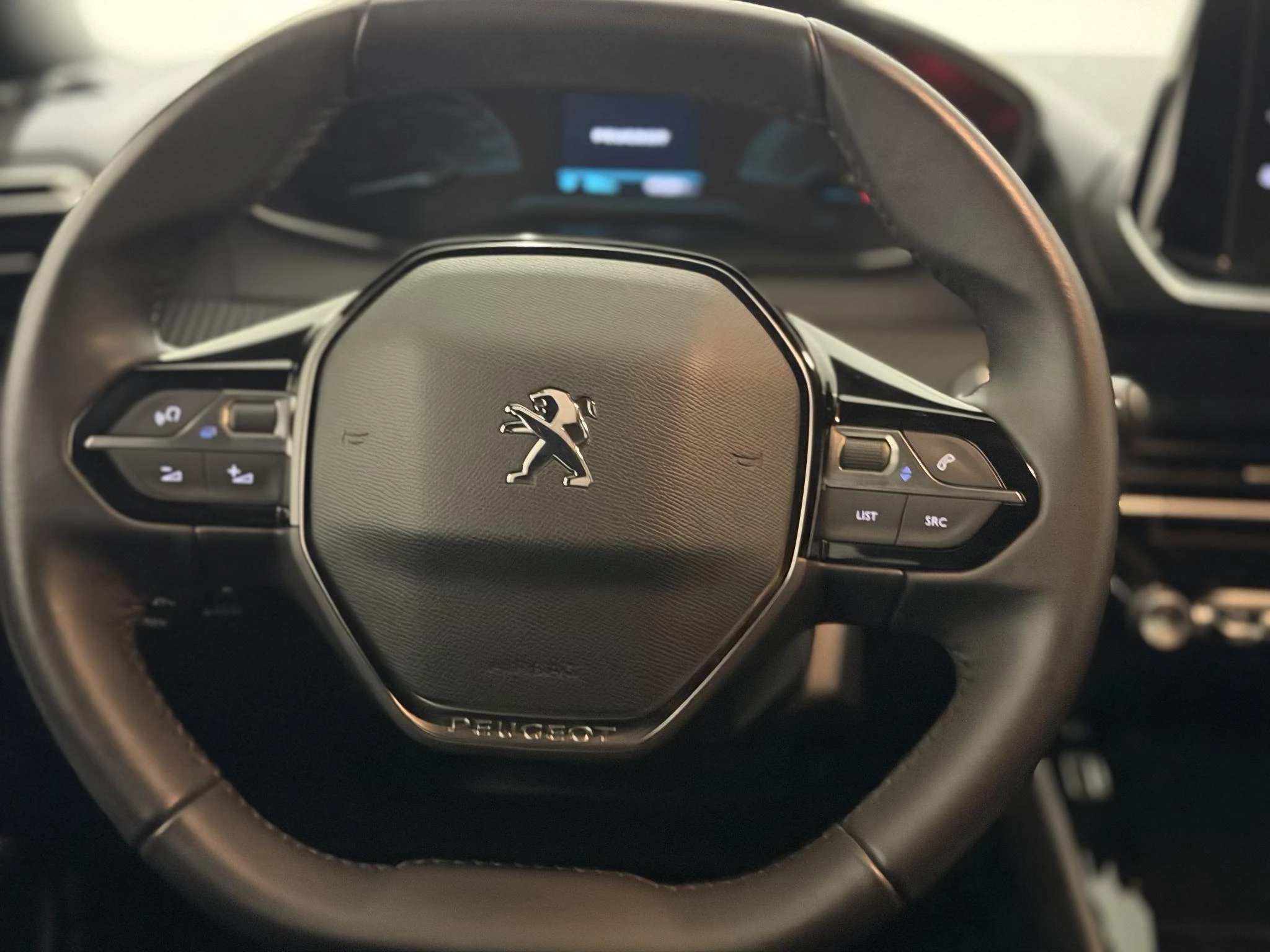 Peugeot-e-2008-image-5
