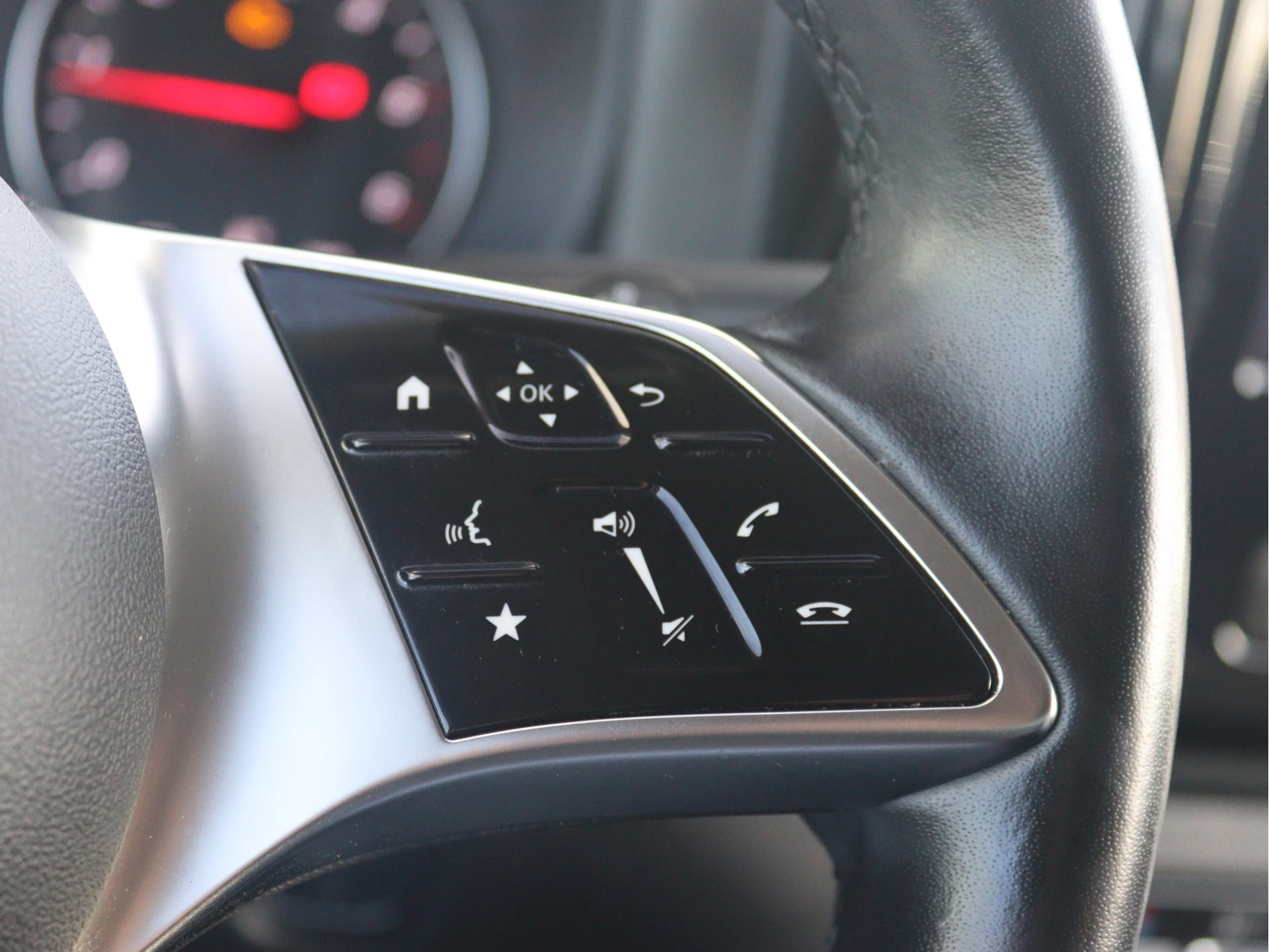 Mercedes-Benz-Vito-image-7