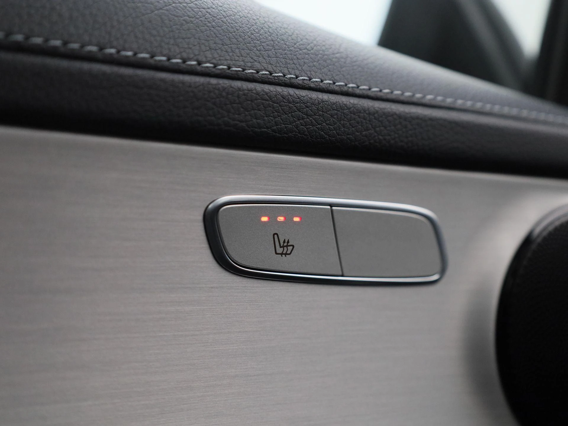 Mercedes-Benz-GLC-image-30