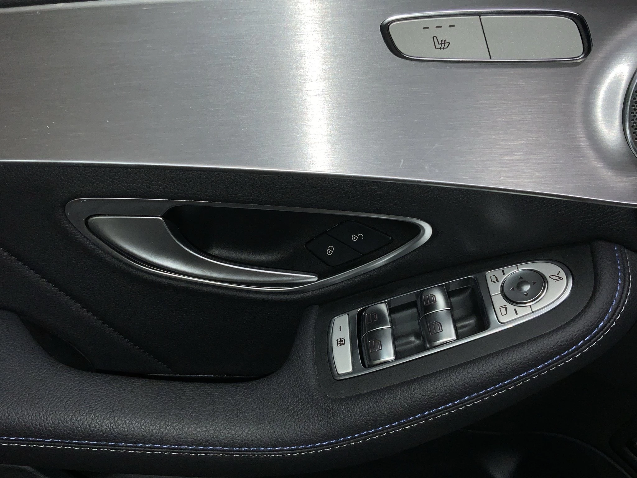 Mercedes-Benz-C-Klasse-image-14