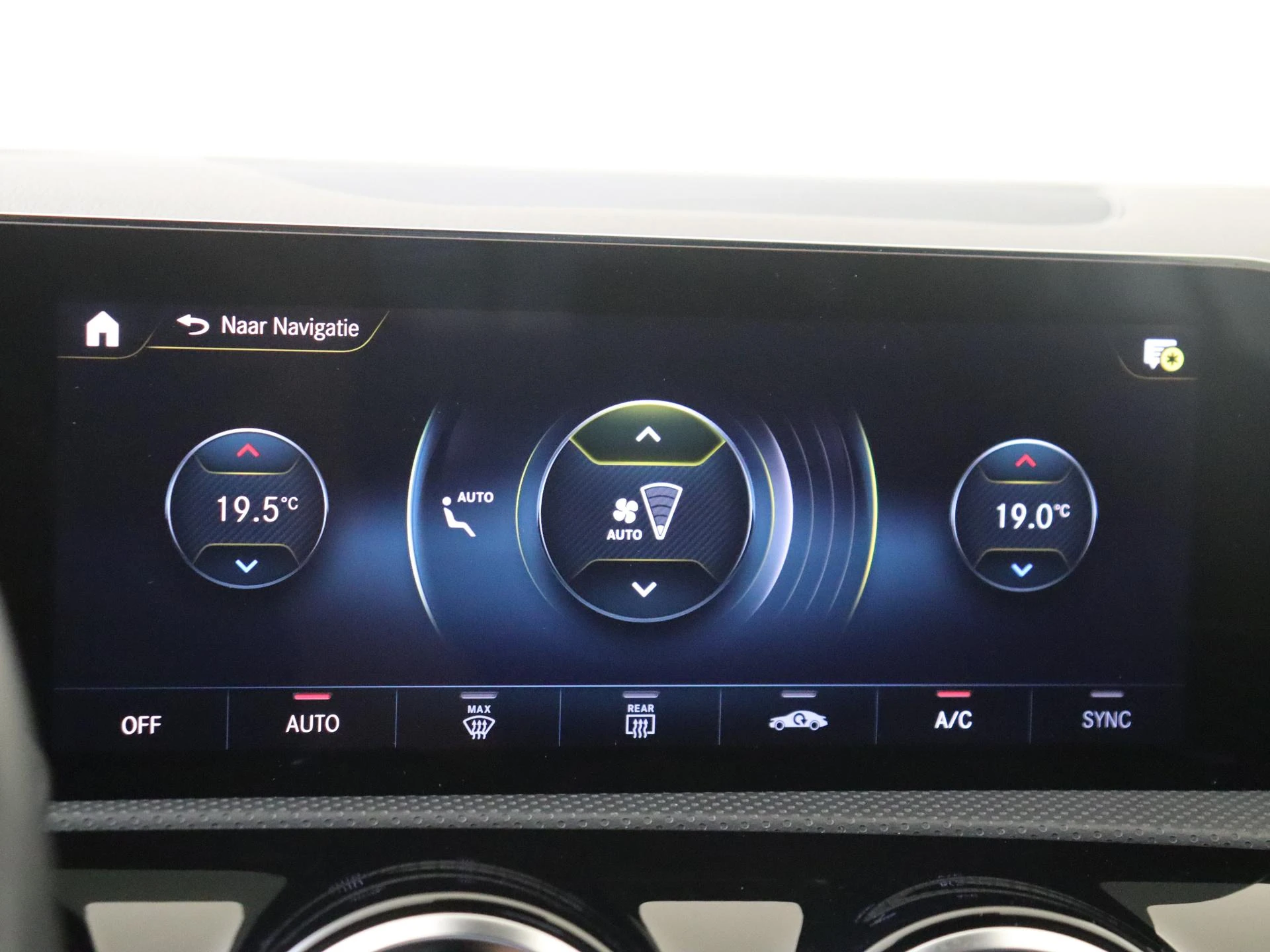 Mercedes-Benz-CLA-image-17