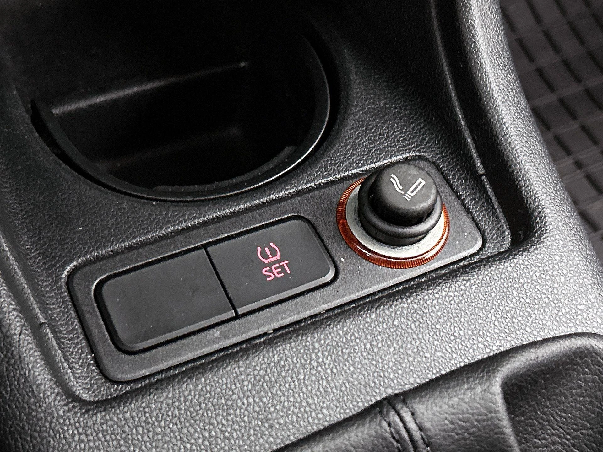 Volkswagen-up!-image-6
