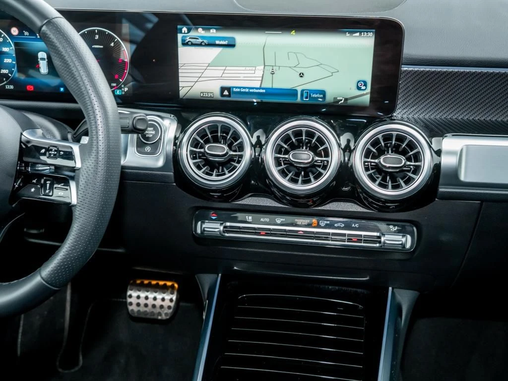 Mercedes-Benz-GLB 200 d-image-10