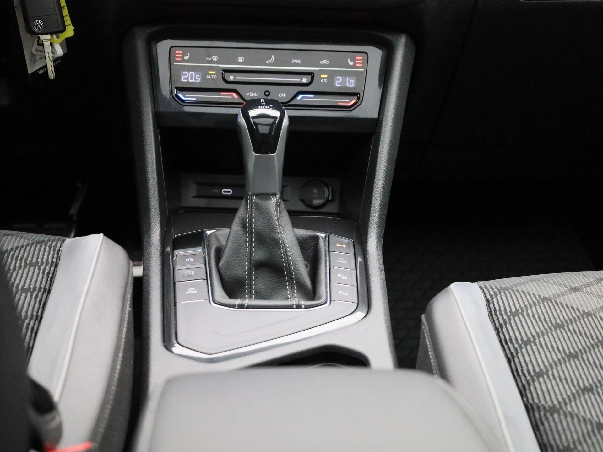 Volkswagen-Tiguan-image-9