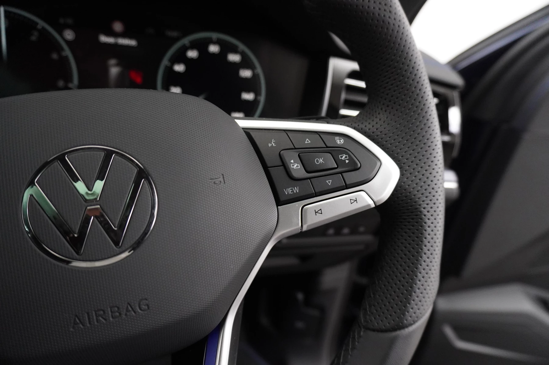 Volkswagen-Touareg-image-22