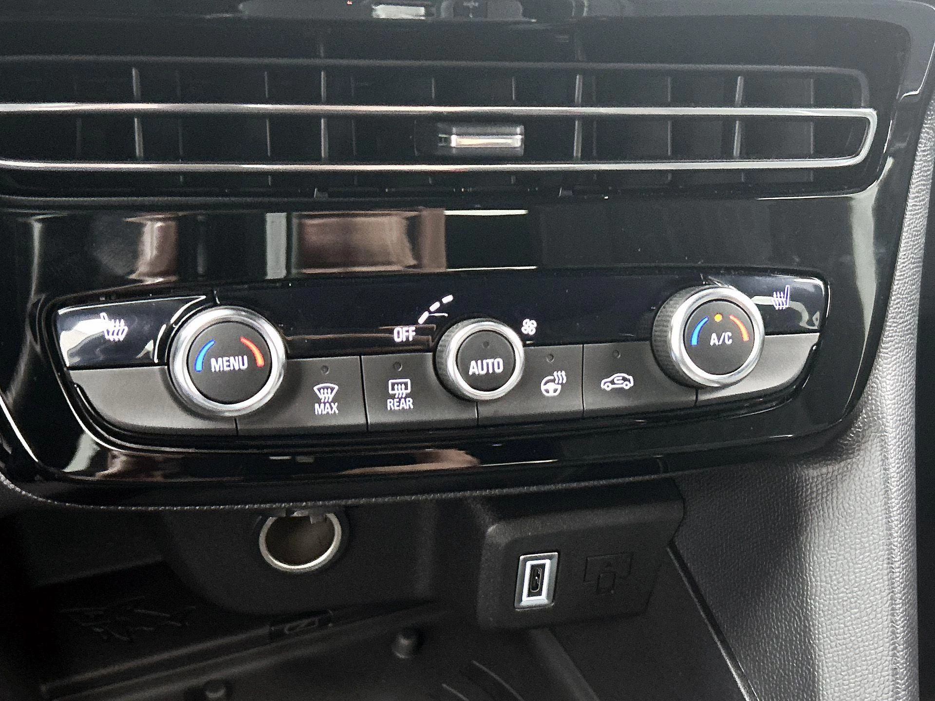 Opel-Mokka-e-image-19