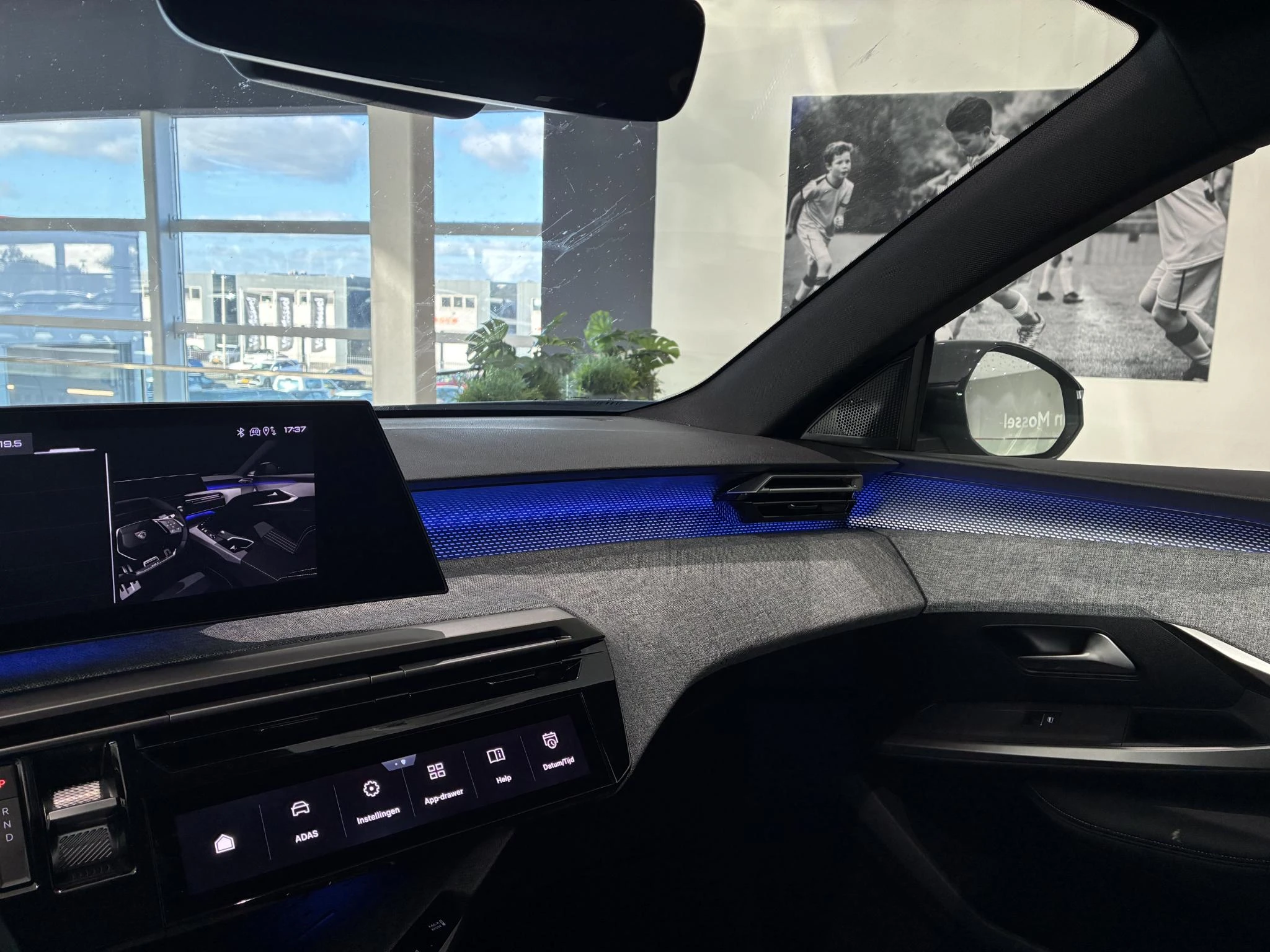 Peugeot-e-5008-image-9