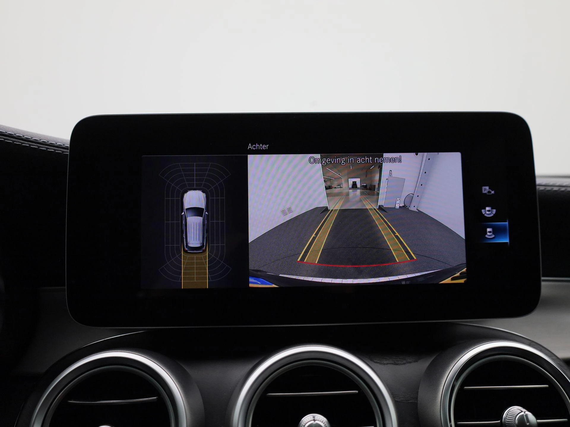 Mercedes-Benz-GLC-image-29