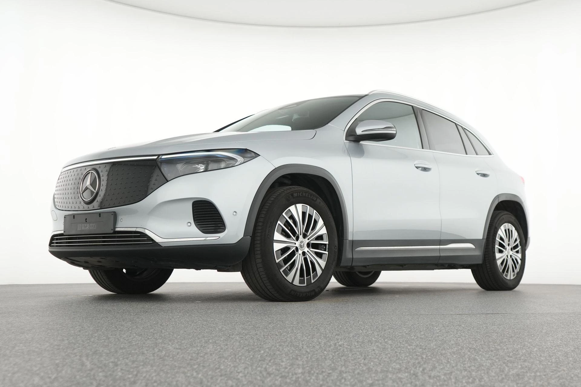 Mercedes-Benz EQA 250+ Business Line + CARPLAY + LED + CAMERA +