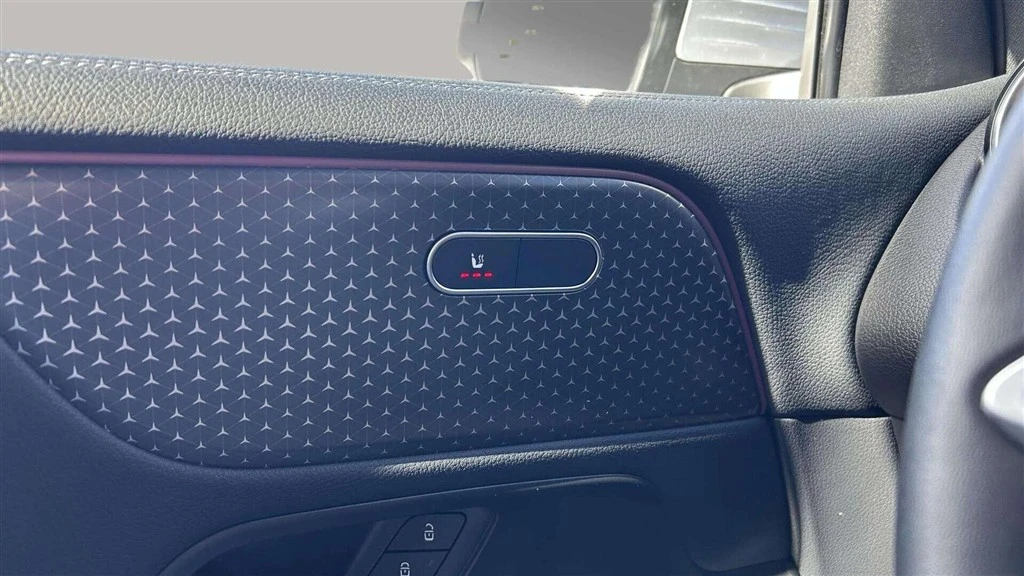 Mercedes-Benz-EQB-image-10
