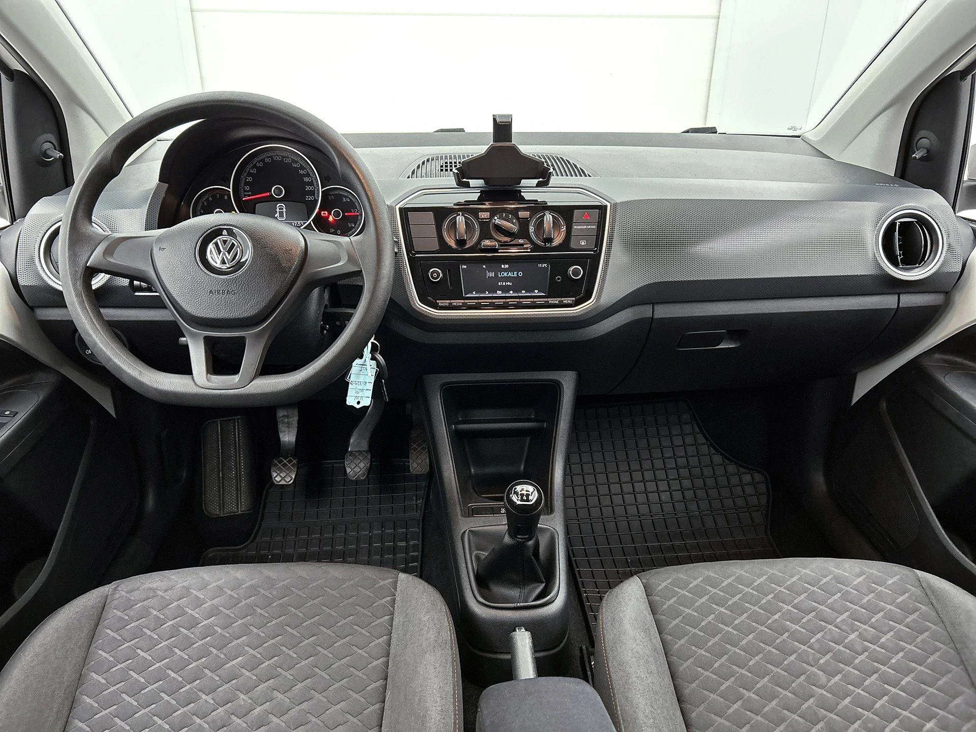 Volkswagen-up!-image-18