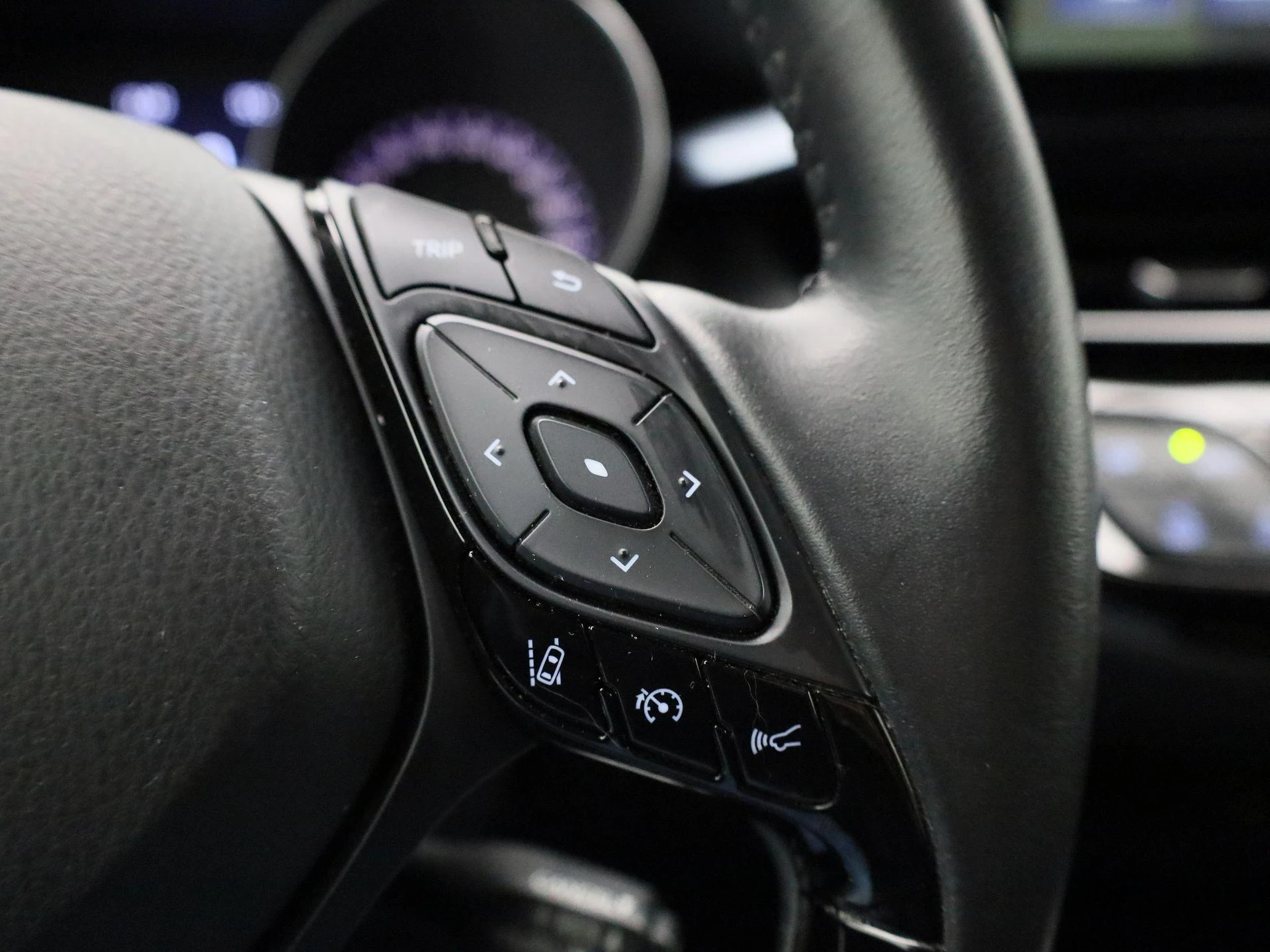 Toyota-C-HR-image-16