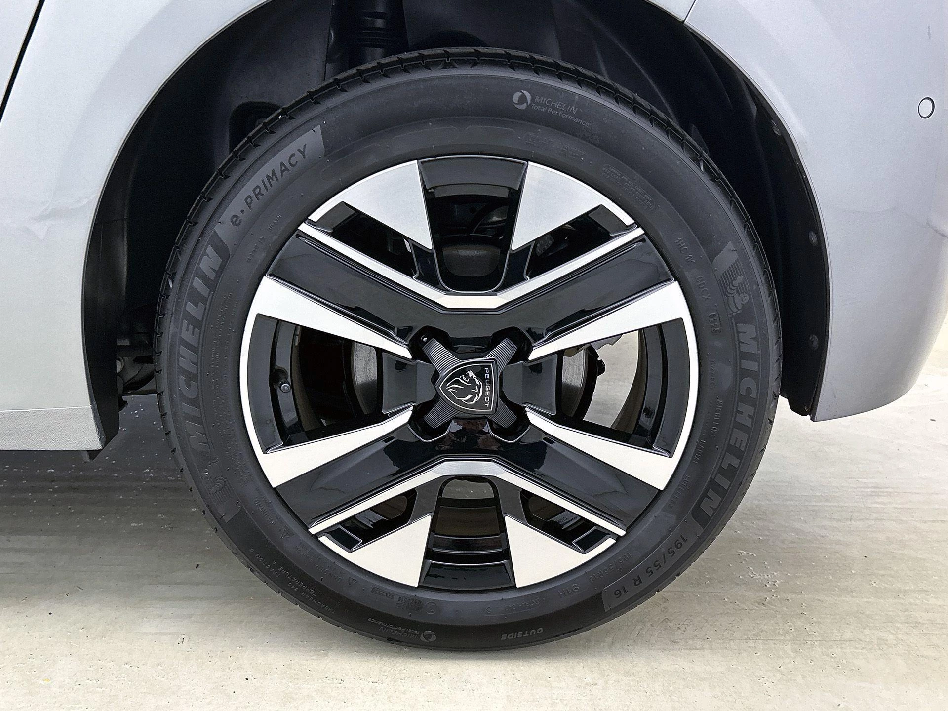 Peugeot 208 1.2 Hybrid 110 e-DCS6 Allure