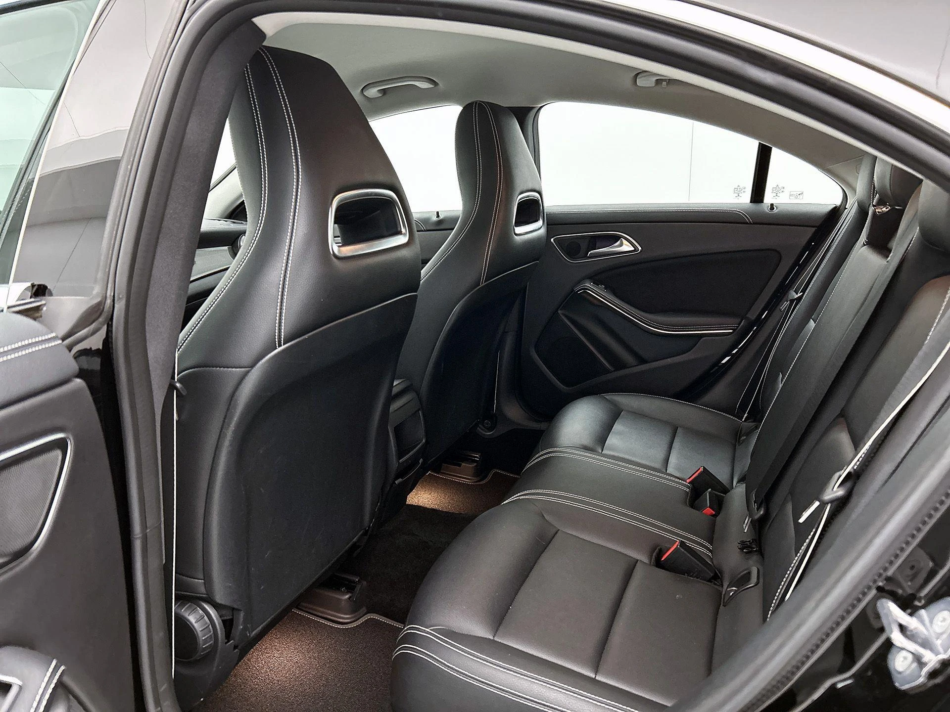 Mercedes-Benz CLA 180 Business Solution AMG Upgrade Edition