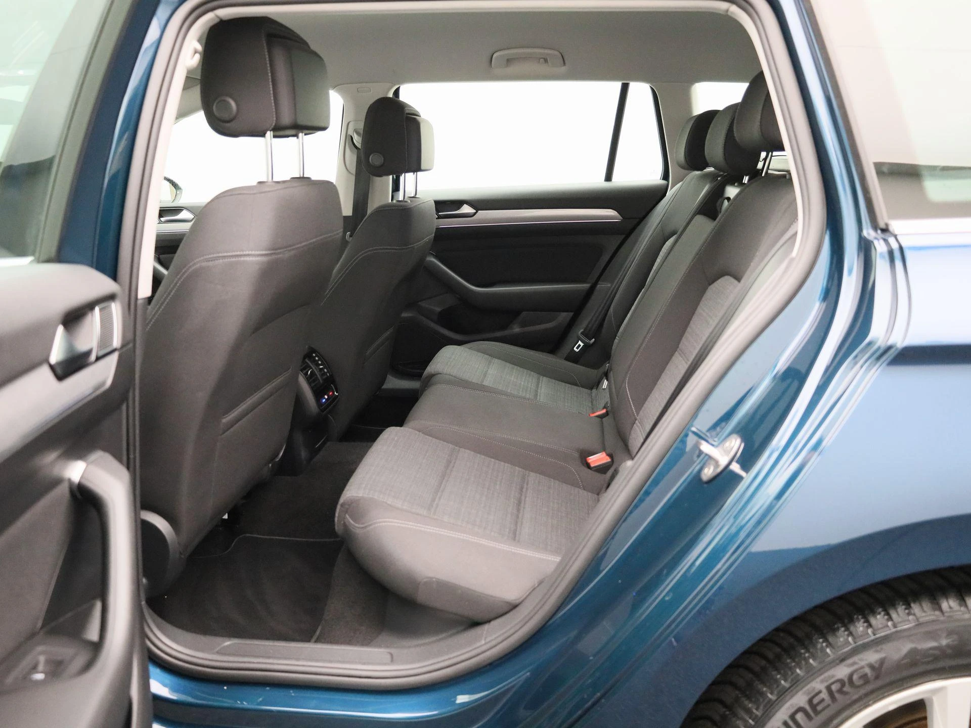 Volkswagen-Passat-image-9