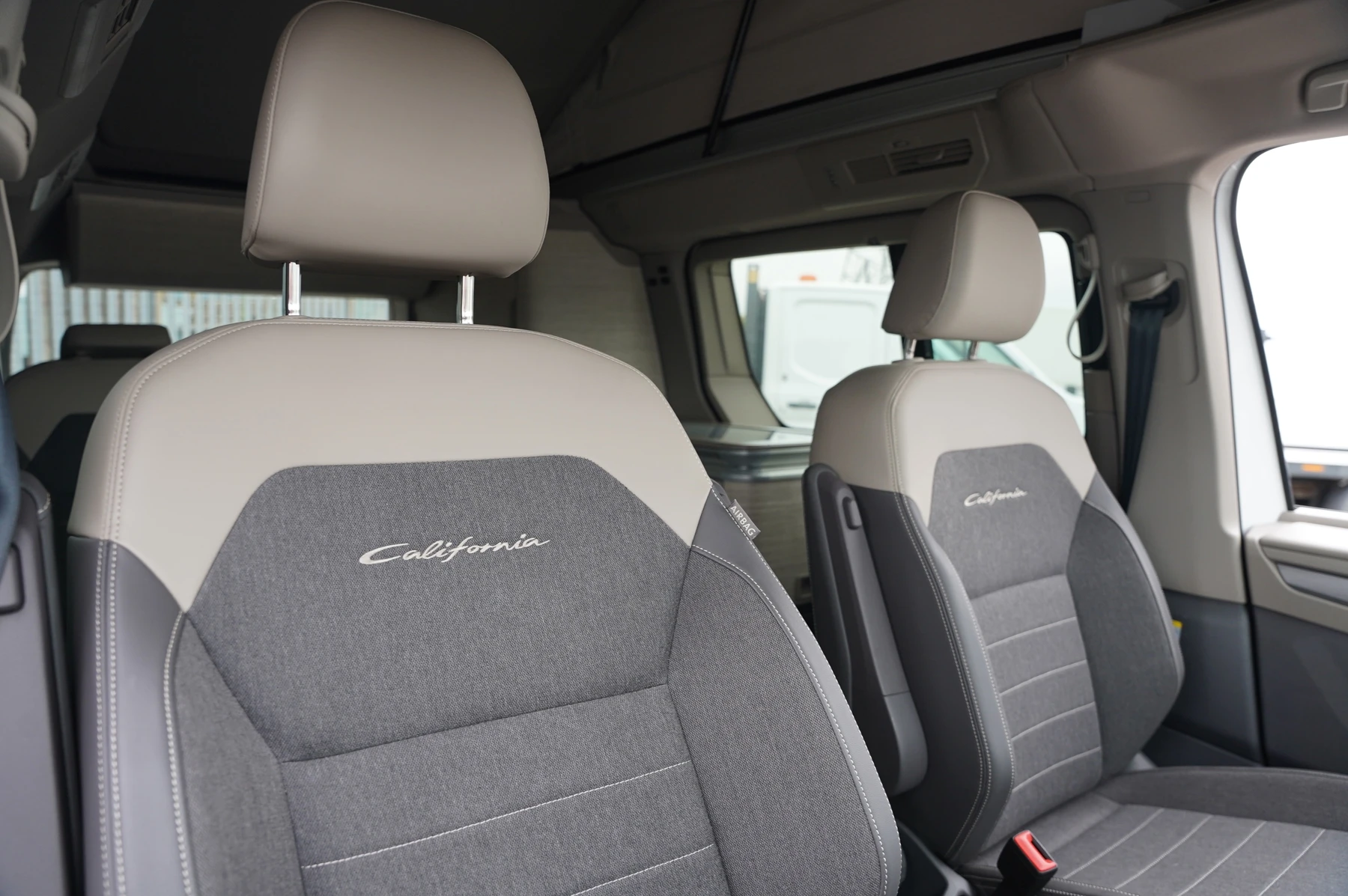 Volkswagen-California-image-30