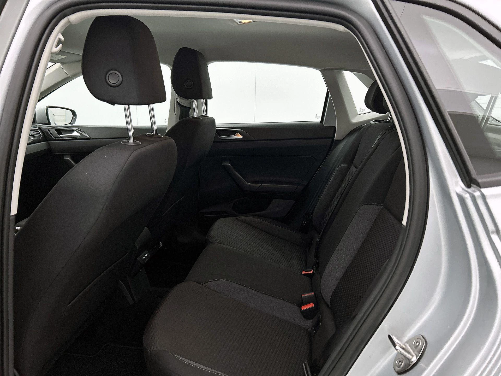 Volkswagen-Polo-image-25