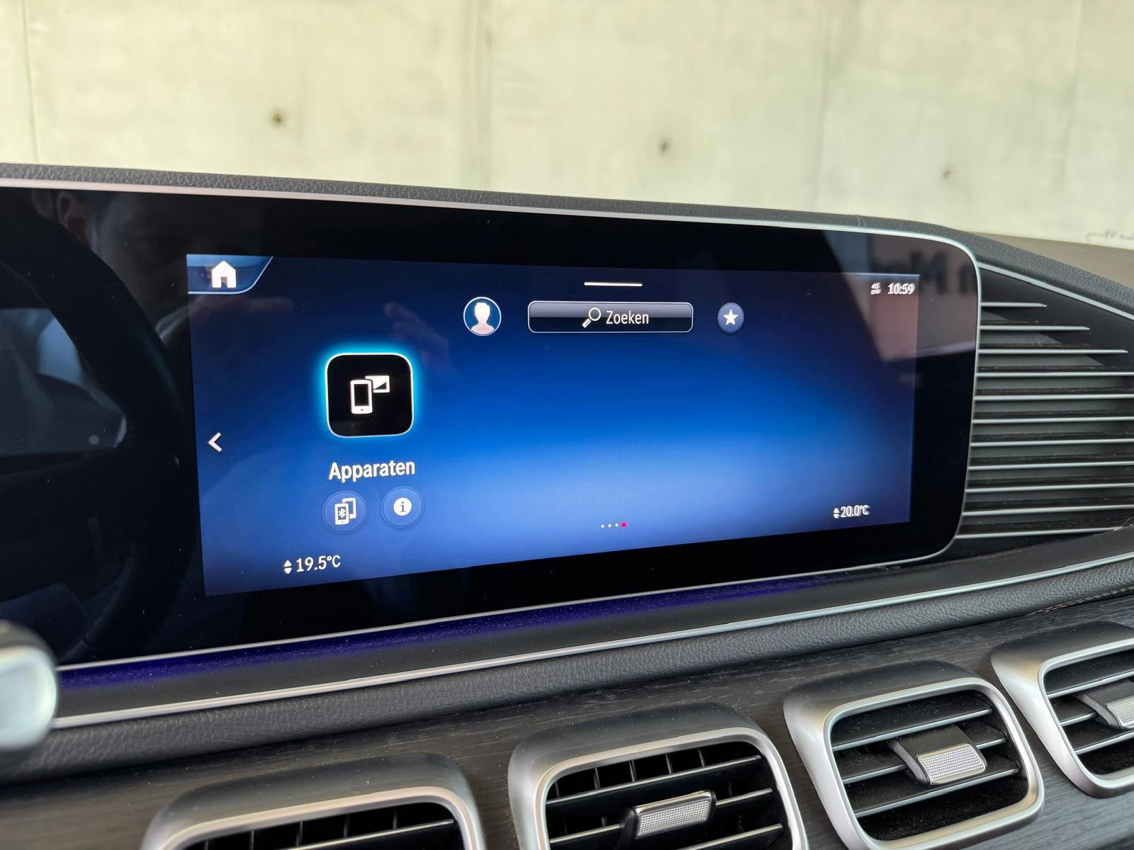 Mercedes-Benz-GLE-image-21