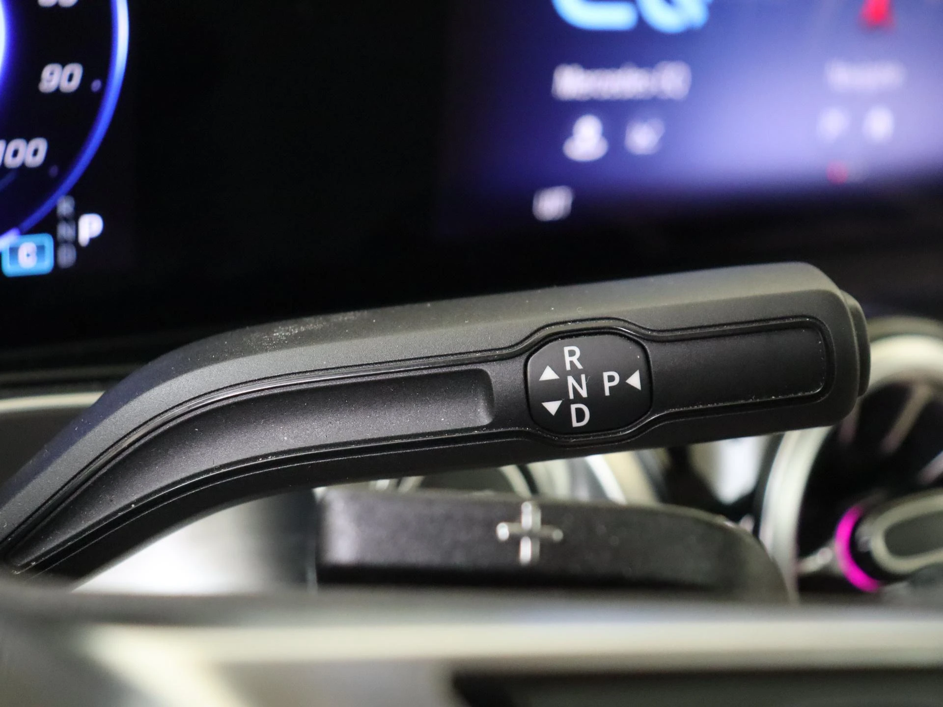 Mercedes-Benz-EQB-image-13