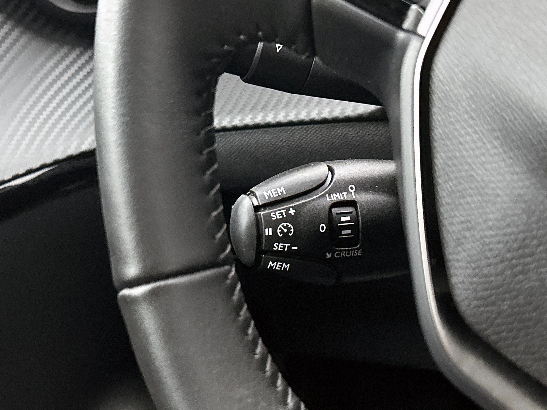 Peugeot 208 100 Allure